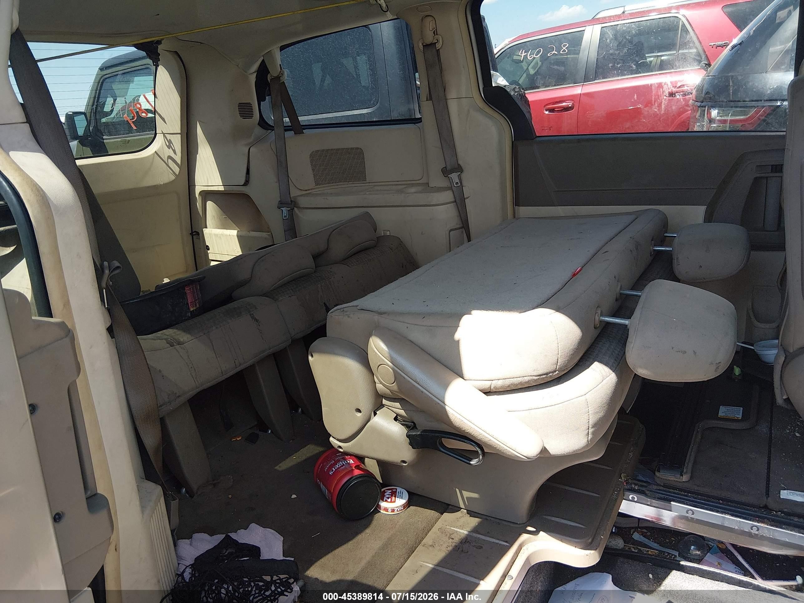 2008 Chrysler Town & Country Lx Gold vin: 2A8HR44H18R151617