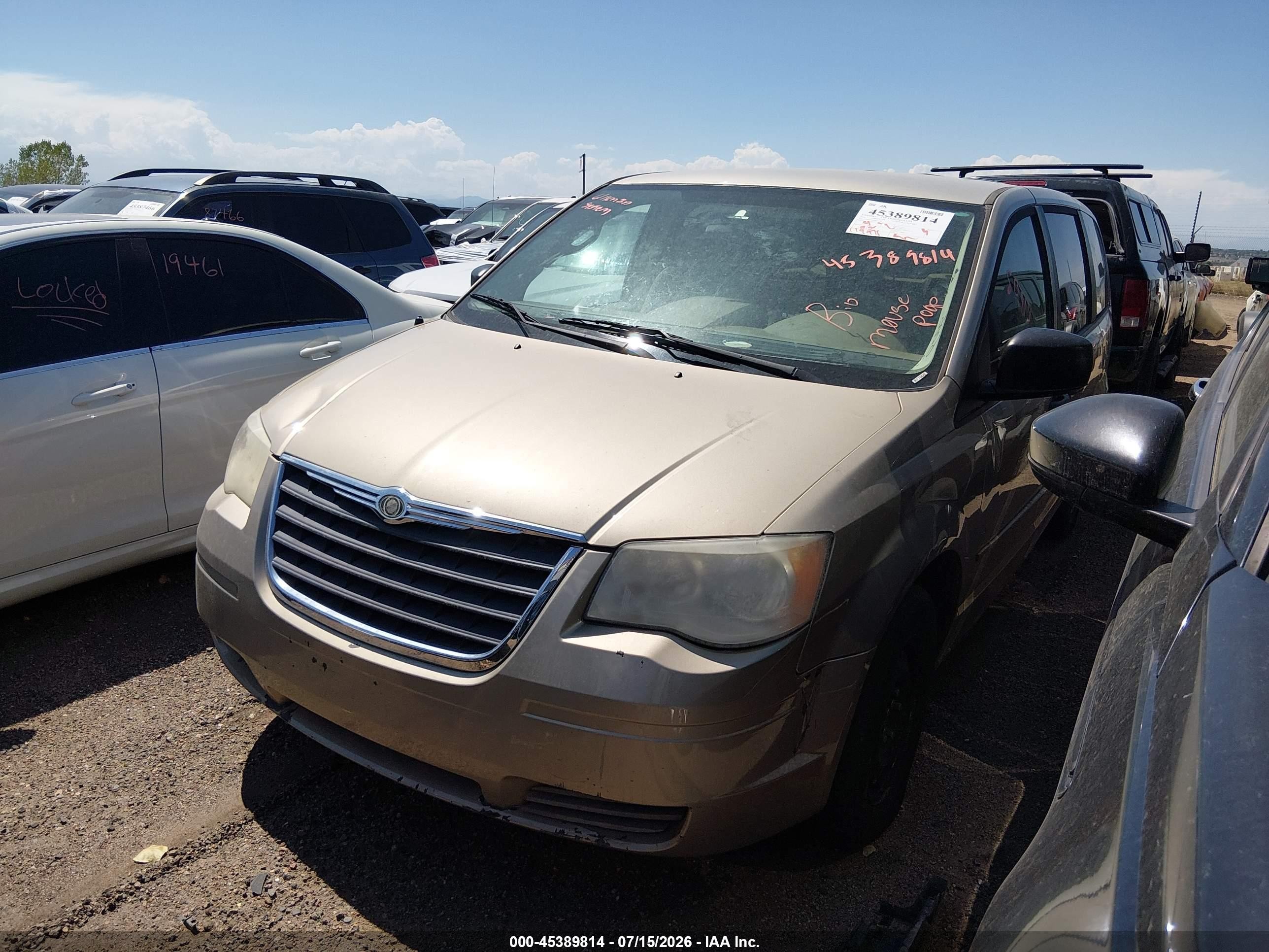 2008 Chrysler Town & Country Lx Gold vin: 2A8HR44H18R151617