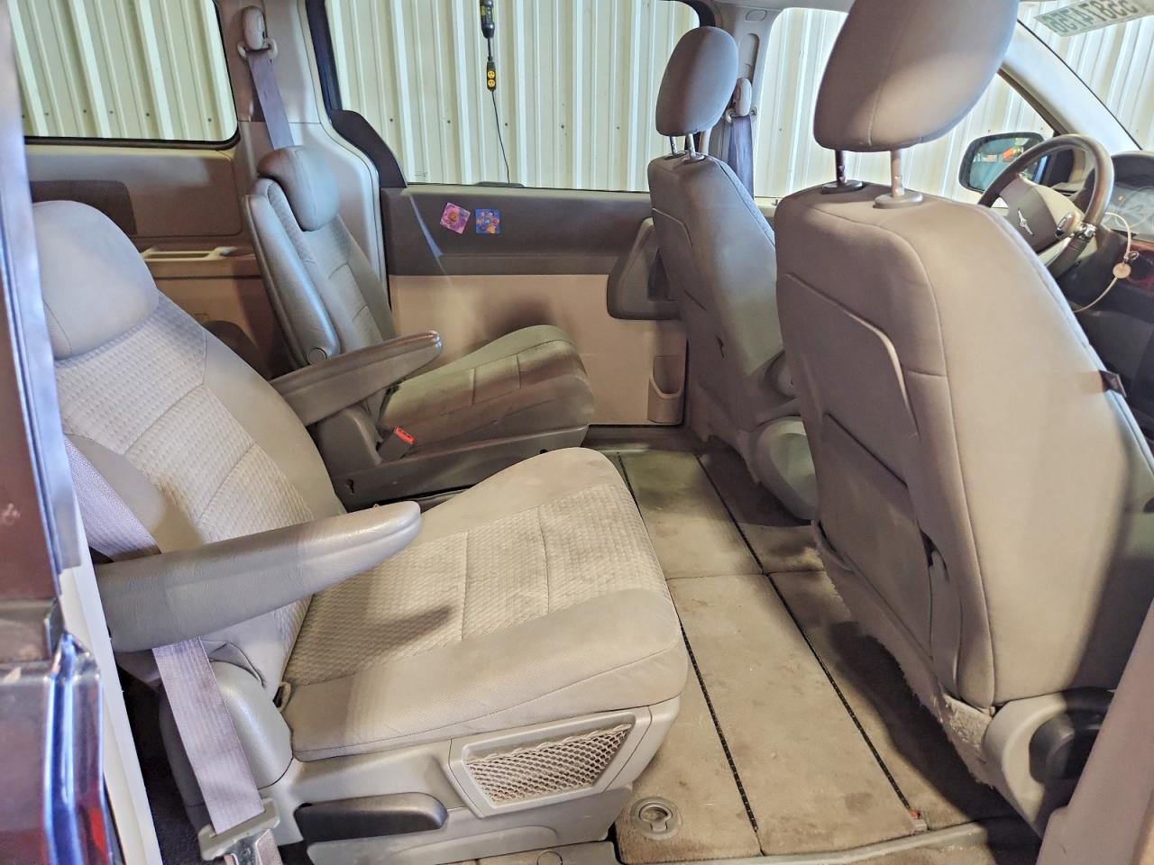 2008 Chrysler Town & Country Lx Gray vin: 2A8HR44H28R607723