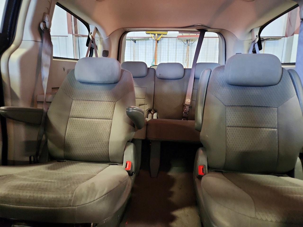 2008 Chrysler Town & Country Lx Gray vin: 2A8HR44H28R607723