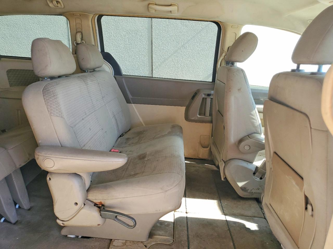 2008 Chrysler Town & Country Lx White vin: 2A8HR44H28R688027