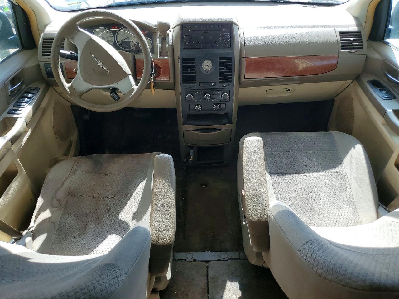 2008 Chrysler Town & Country Lx White vin: 2A8HR44H28R688027