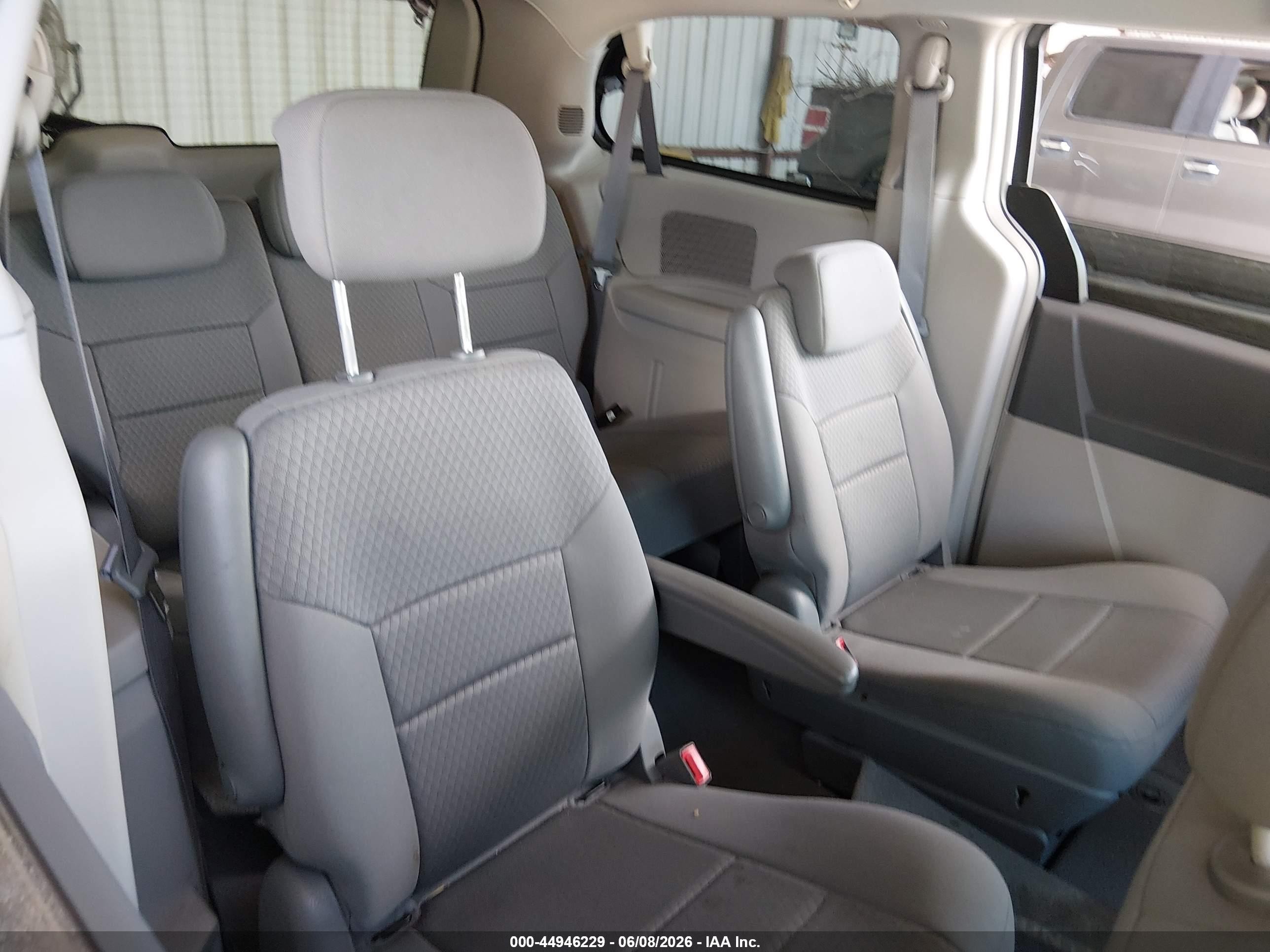 2008 Chrysler Town & Country Lx Silver vin: 2A8HR44H38R623946