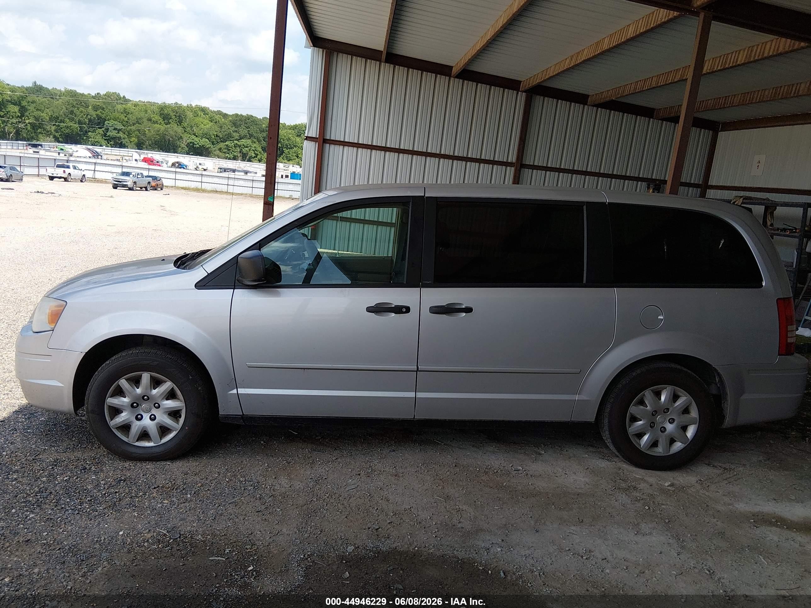 2008 Chrysler Town & Country Lx Silver vin: 2A8HR44H38R623946