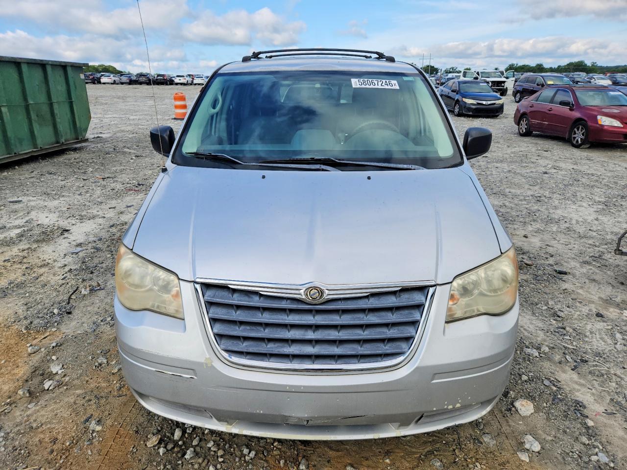 2008 Chrysler Town & Country Lx Silver vin: 2A8HR44H38R683015