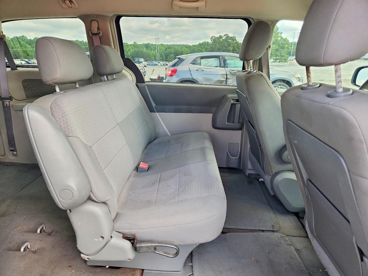 2008 Chrysler Town & Country Lx Silver vin: 2A8HR44H38R683015