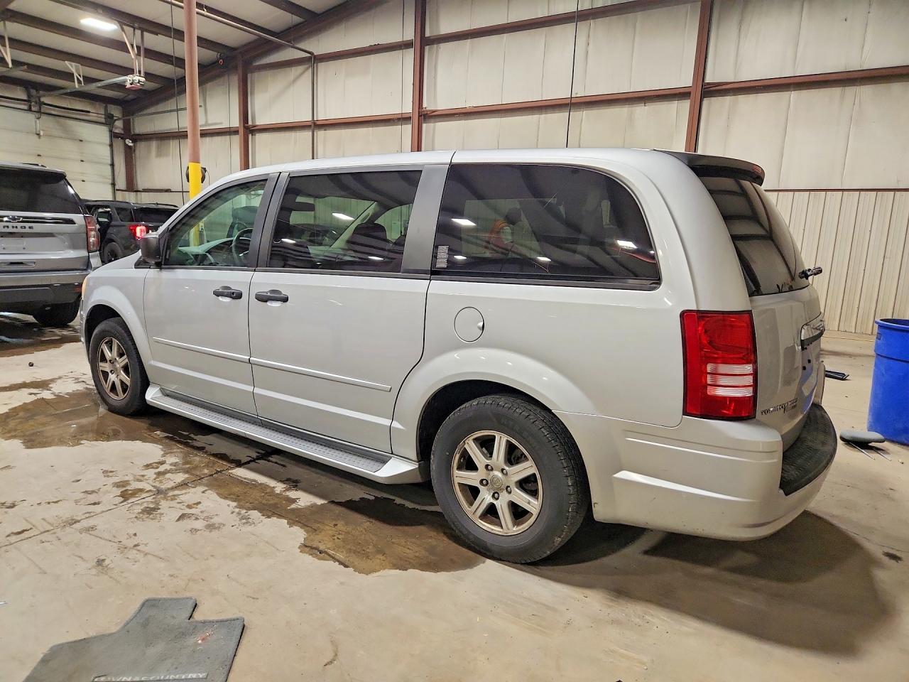 2008 Chrysler Town & Country Lx Silver vin: 2A8HR44H38R778061