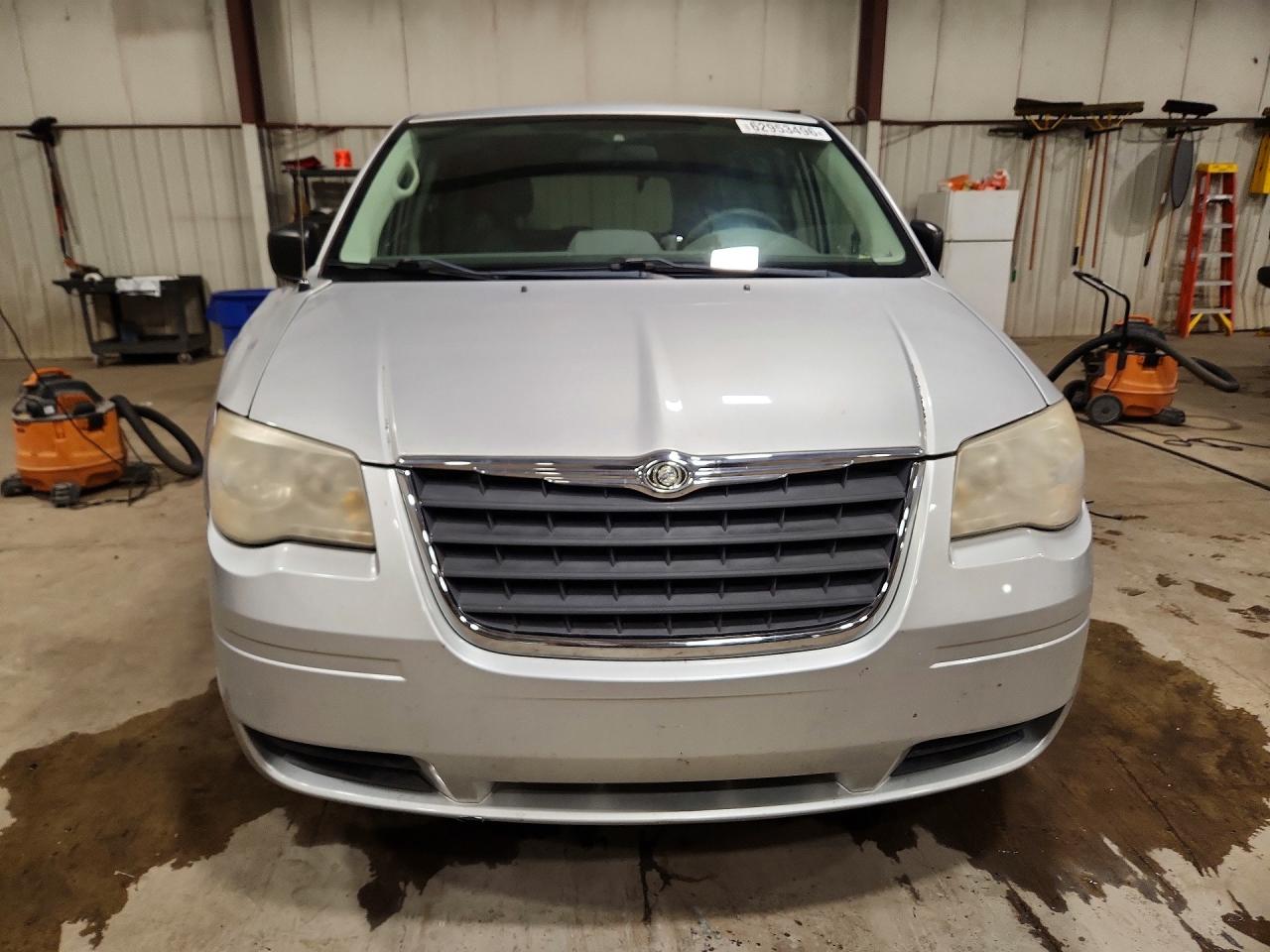 2008 Chrysler Town & Country Lx Silver vin: 2A8HR44H38R778061