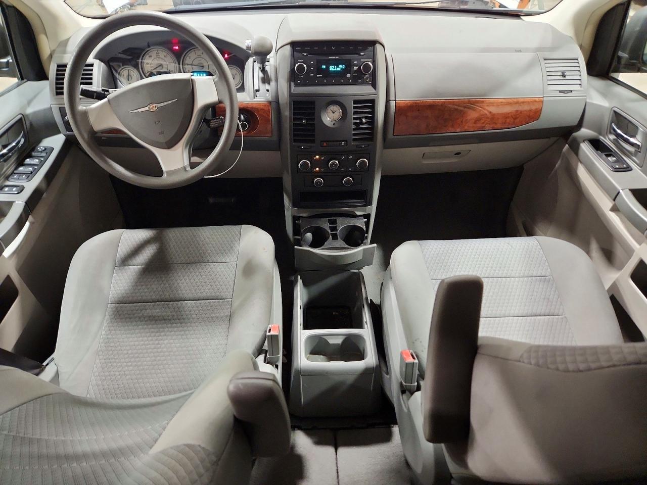 2008 Chrysler Town & Country Lx Silver vin: 2A8HR44H38R778061