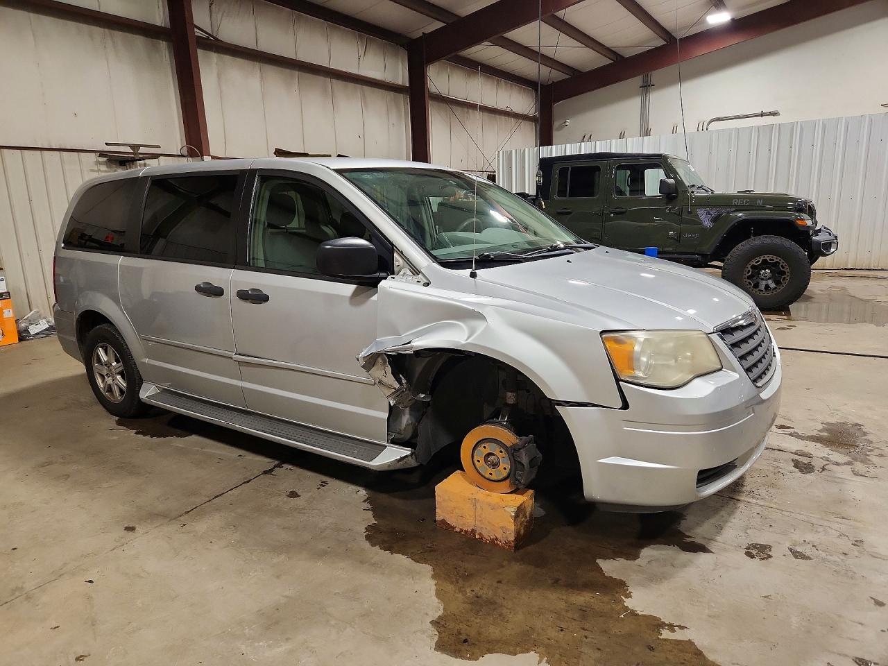 2008 Chrysler Town & Country Lx Silver vin: 2A8HR44H38R778061