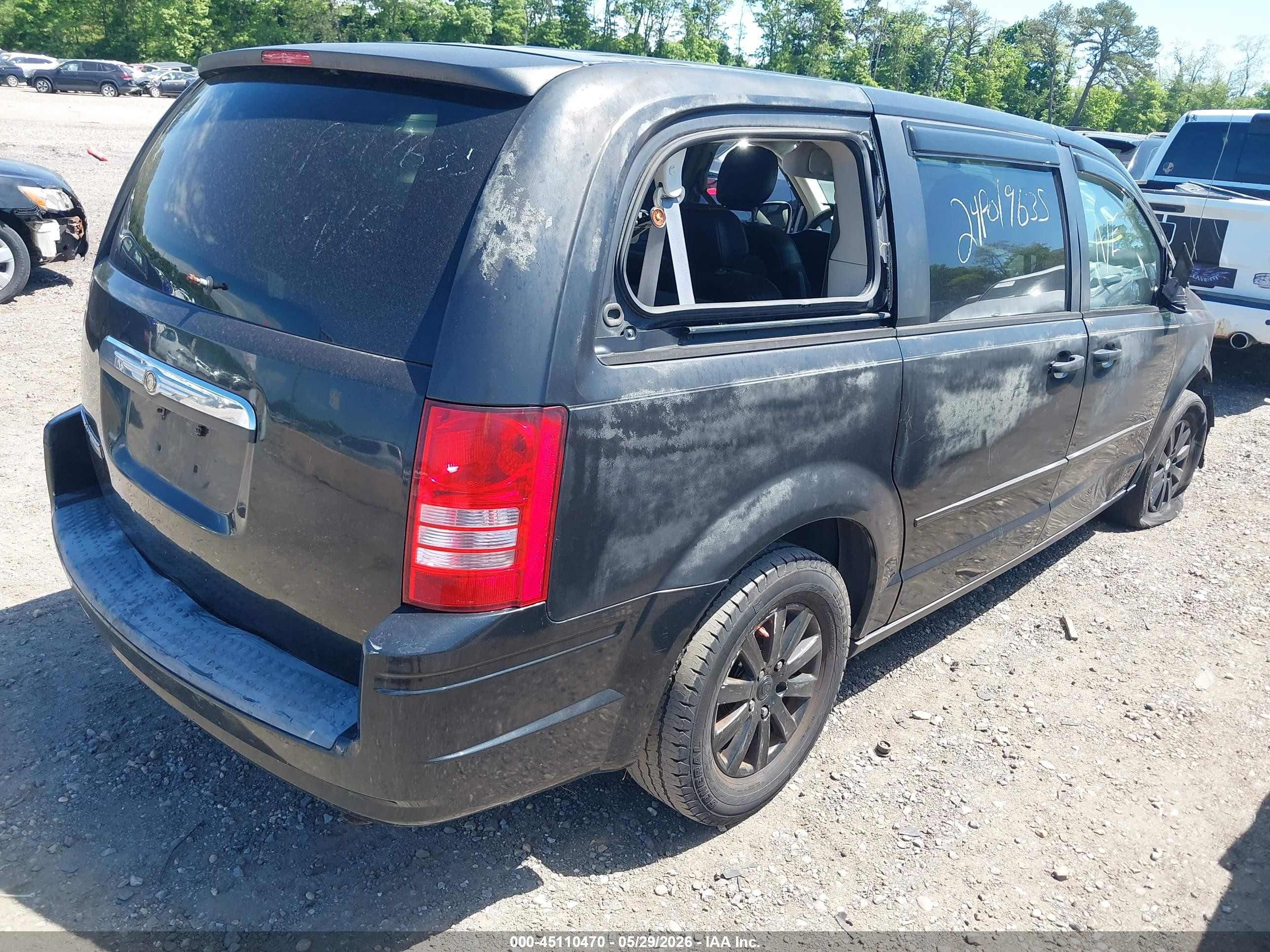 2008 Chrysler Town & Country Lx Черный vin: 2A8HR44H58R118085