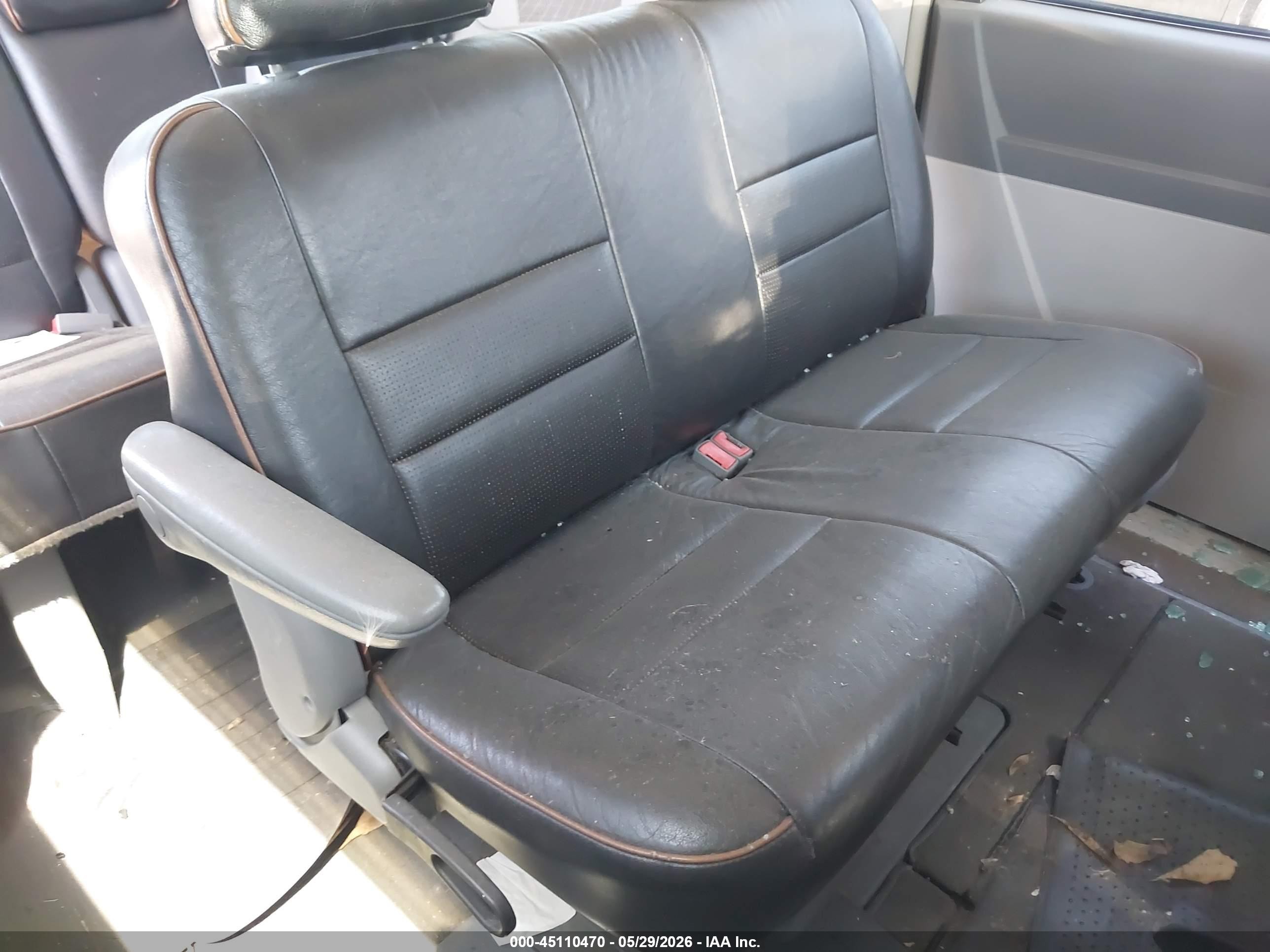 2008 Chrysler Town & Country Lx Черный vin: 2A8HR44H58R118085