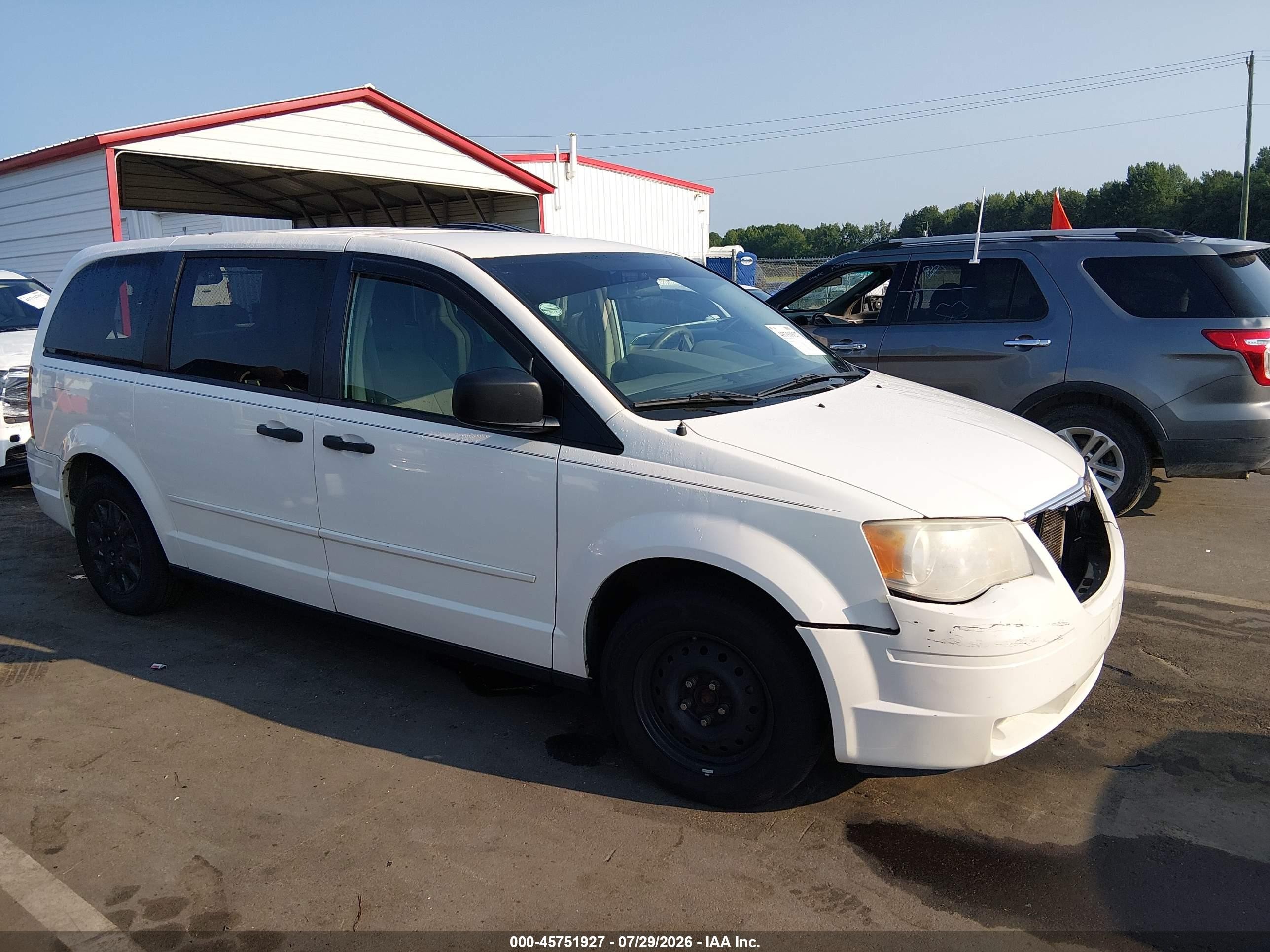 2008 Chrysler Town & Country Lx White vin: 2A8HR44H68R671067
