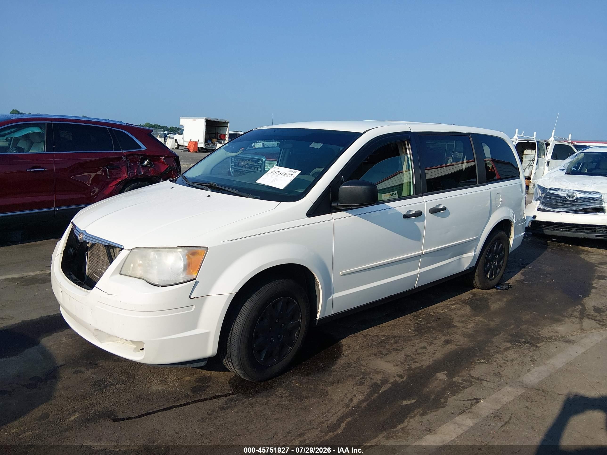 2008 Chrysler Town & Country Lx White vin: 2A8HR44H68R671067
