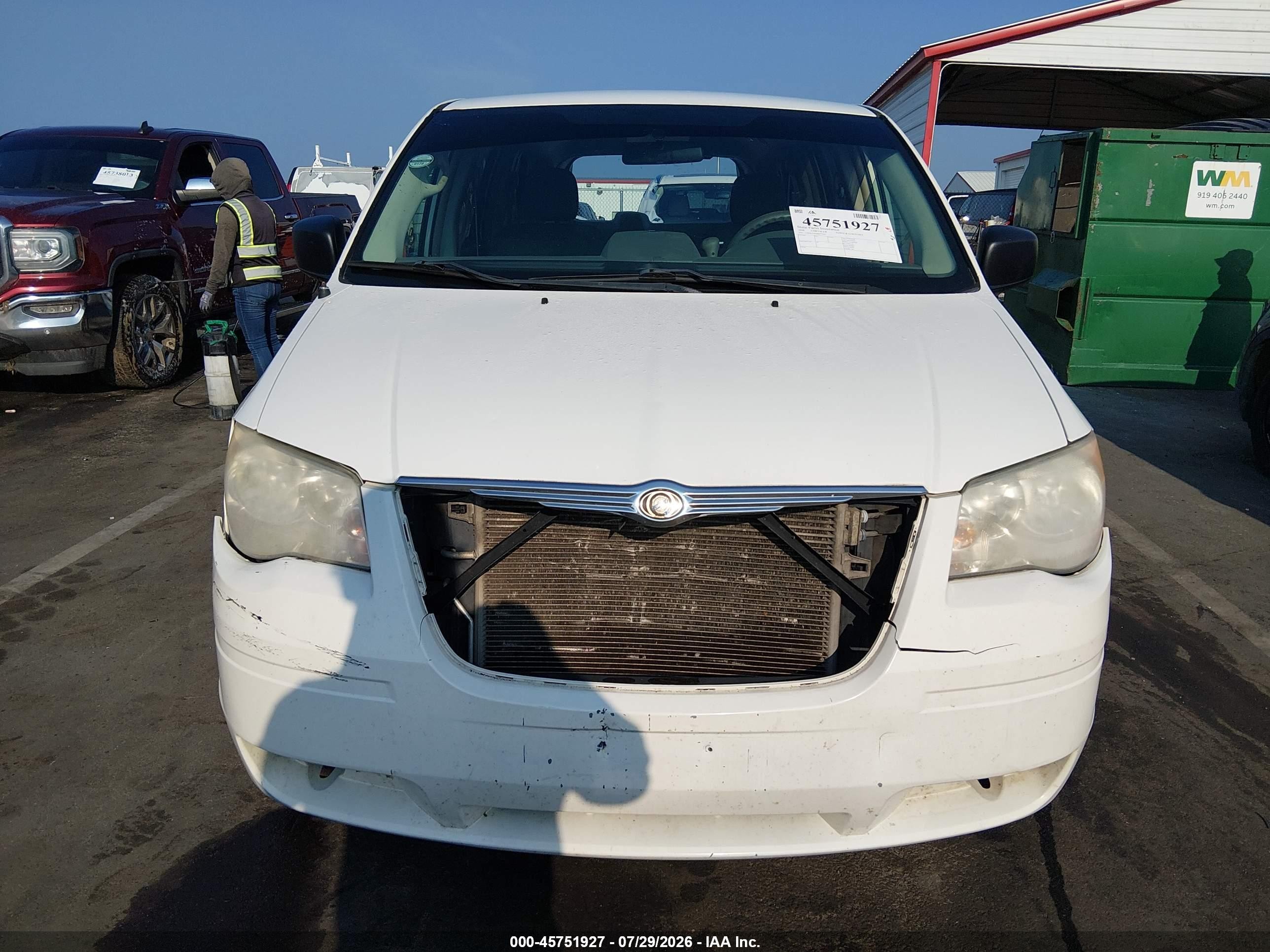 2008 Chrysler Town & Country Lx White vin: 2A8HR44H68R671067