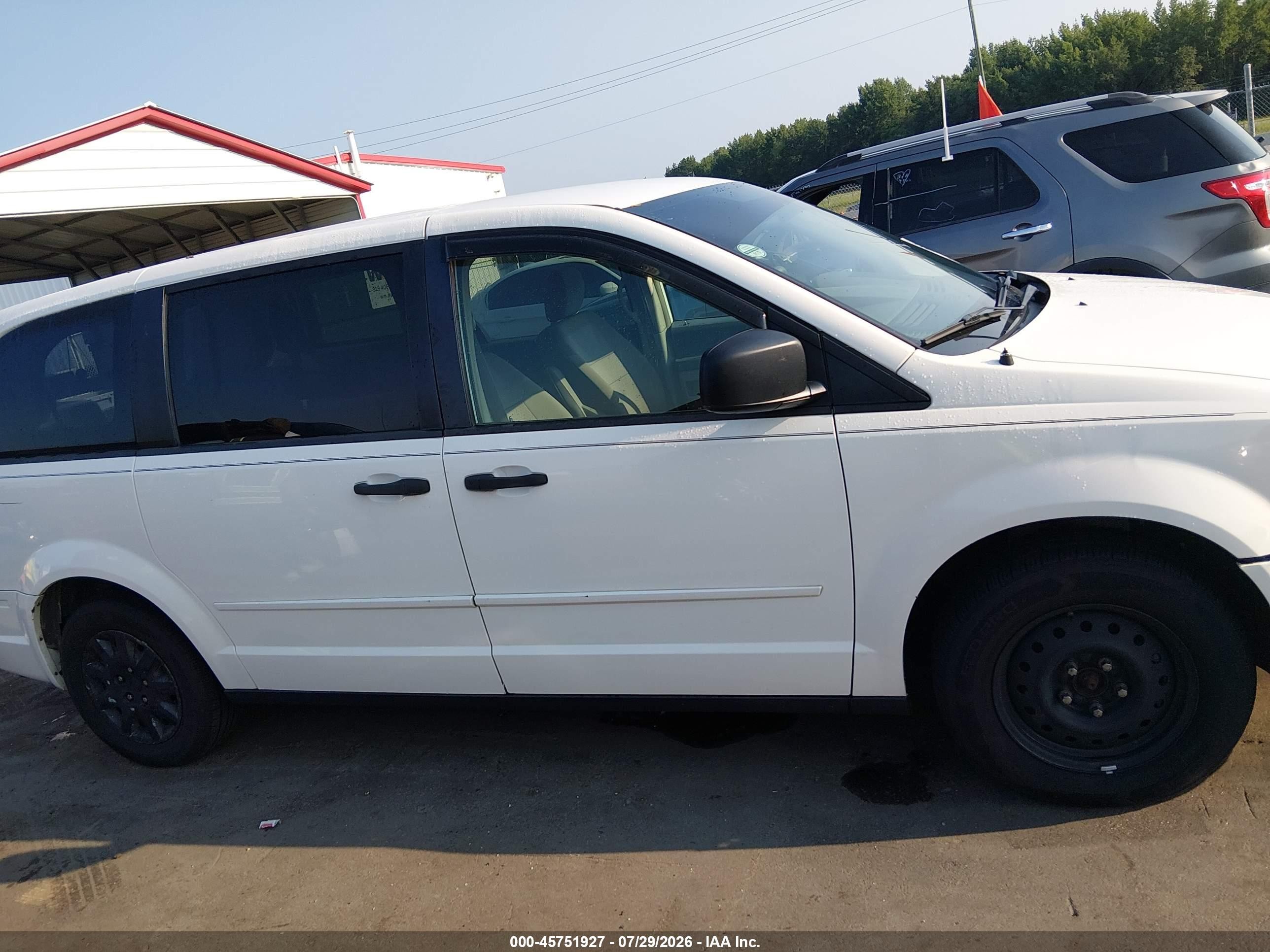 2008 Chrysler Town & Country Lx White vin: 2A8HR44H68R671067