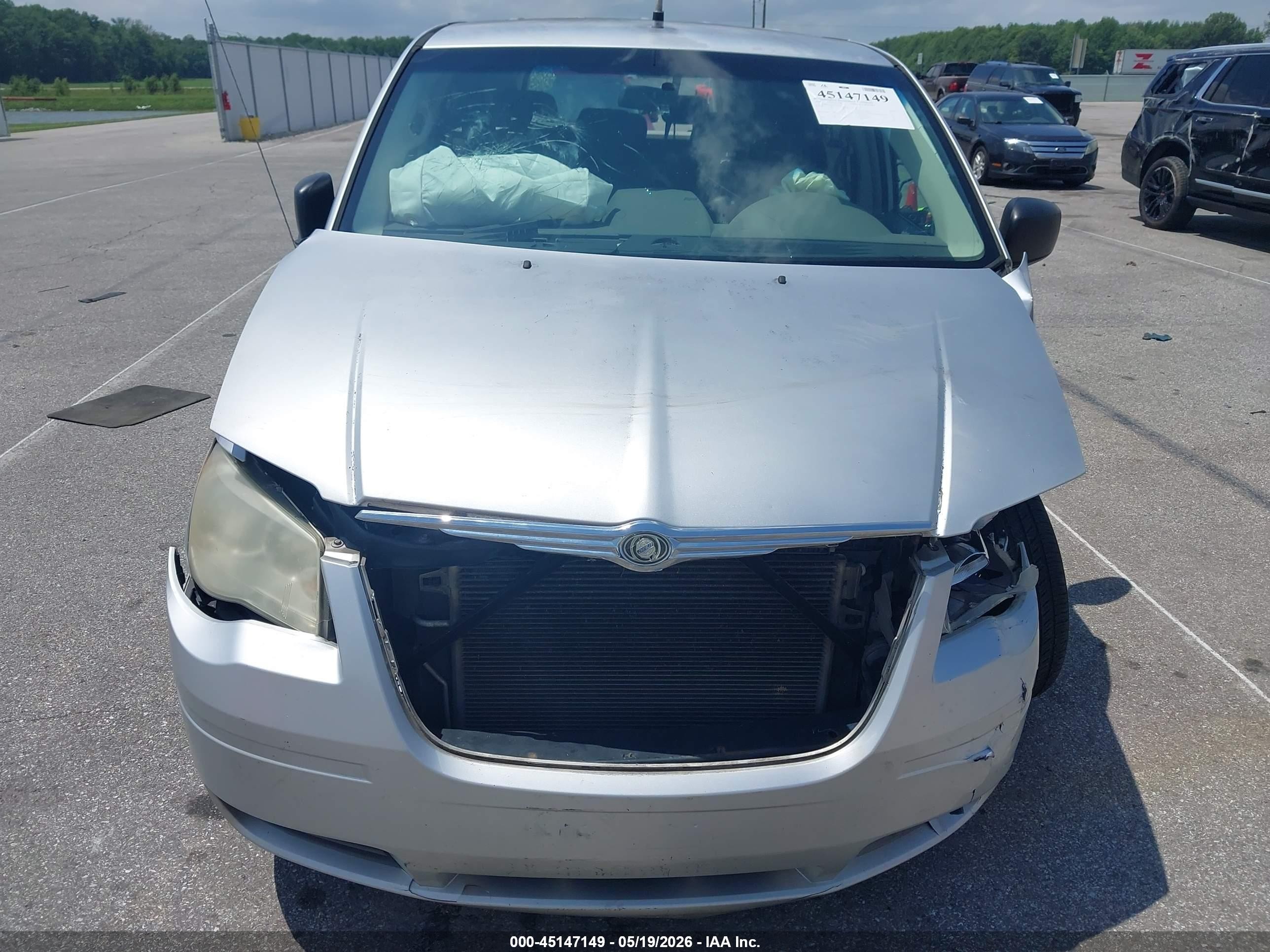 2008 Chrysler Town & Country Lx Серебряный vin: 2A8HR44H68R703323