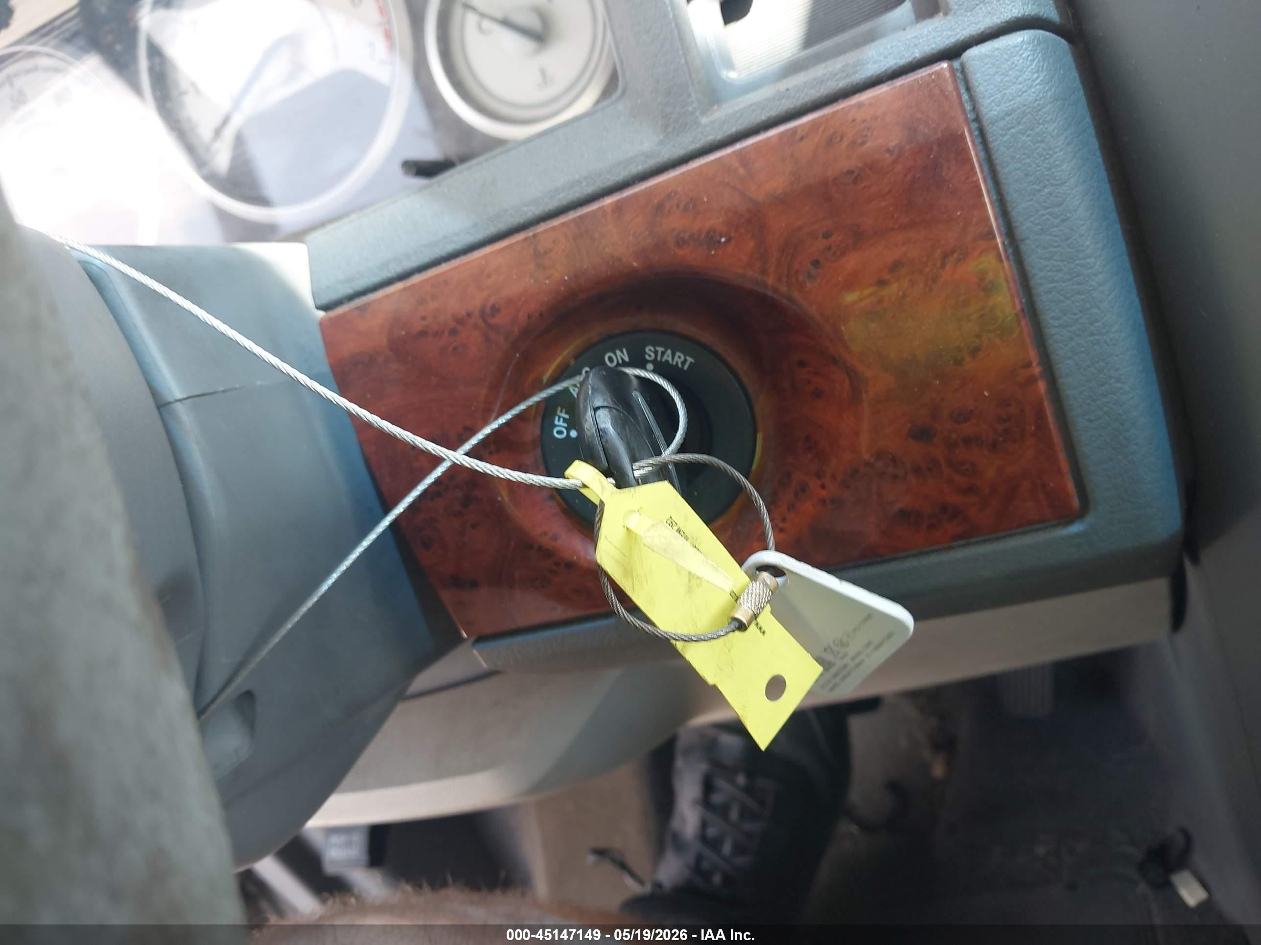 2008 Chrysler Town & Country Lx Серебряный vin: 2A8HR44H68R703323