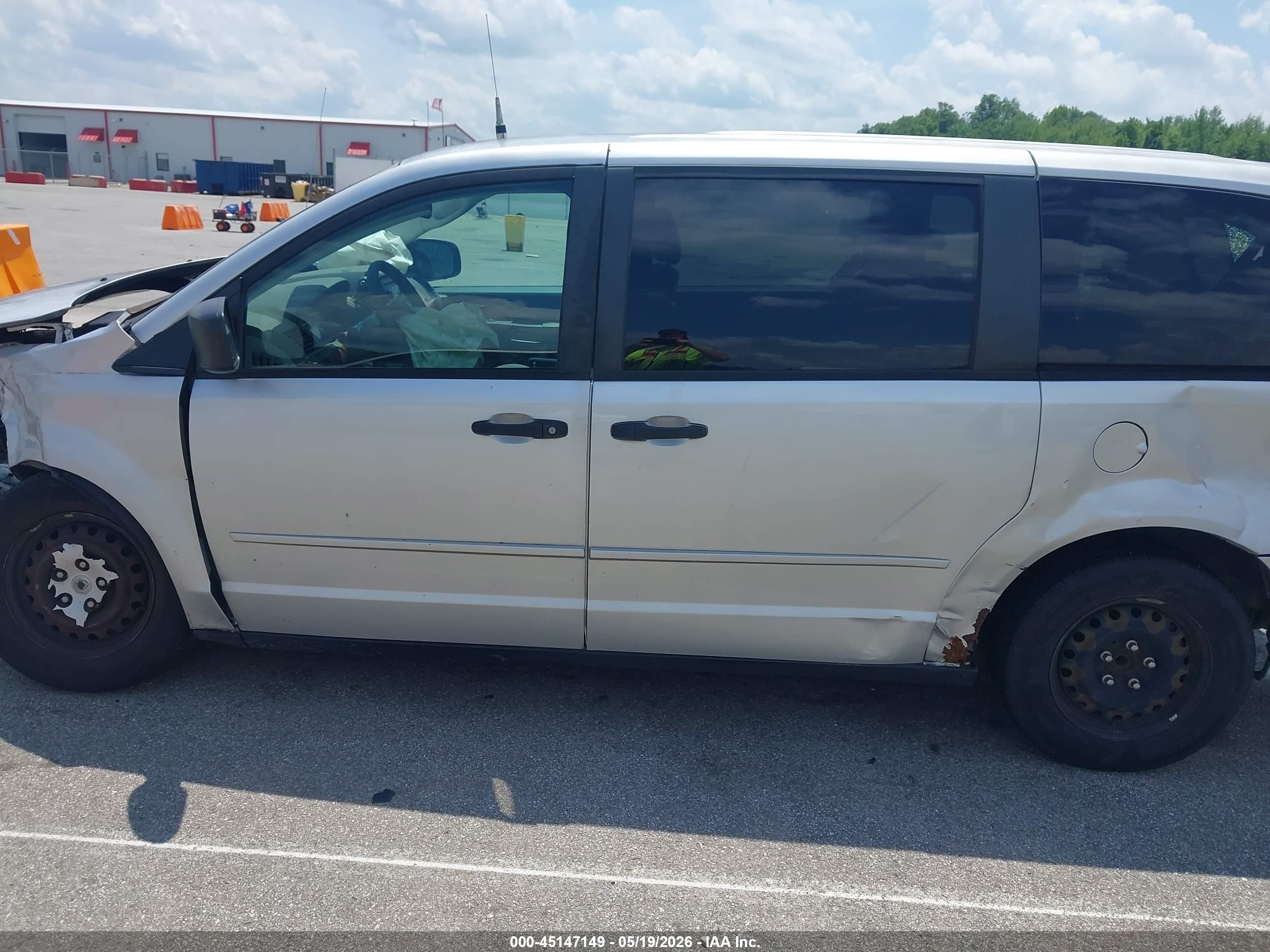 2008 Chrysler Town & Country Lx Серебряный vin: 2A8HR44H68R703323