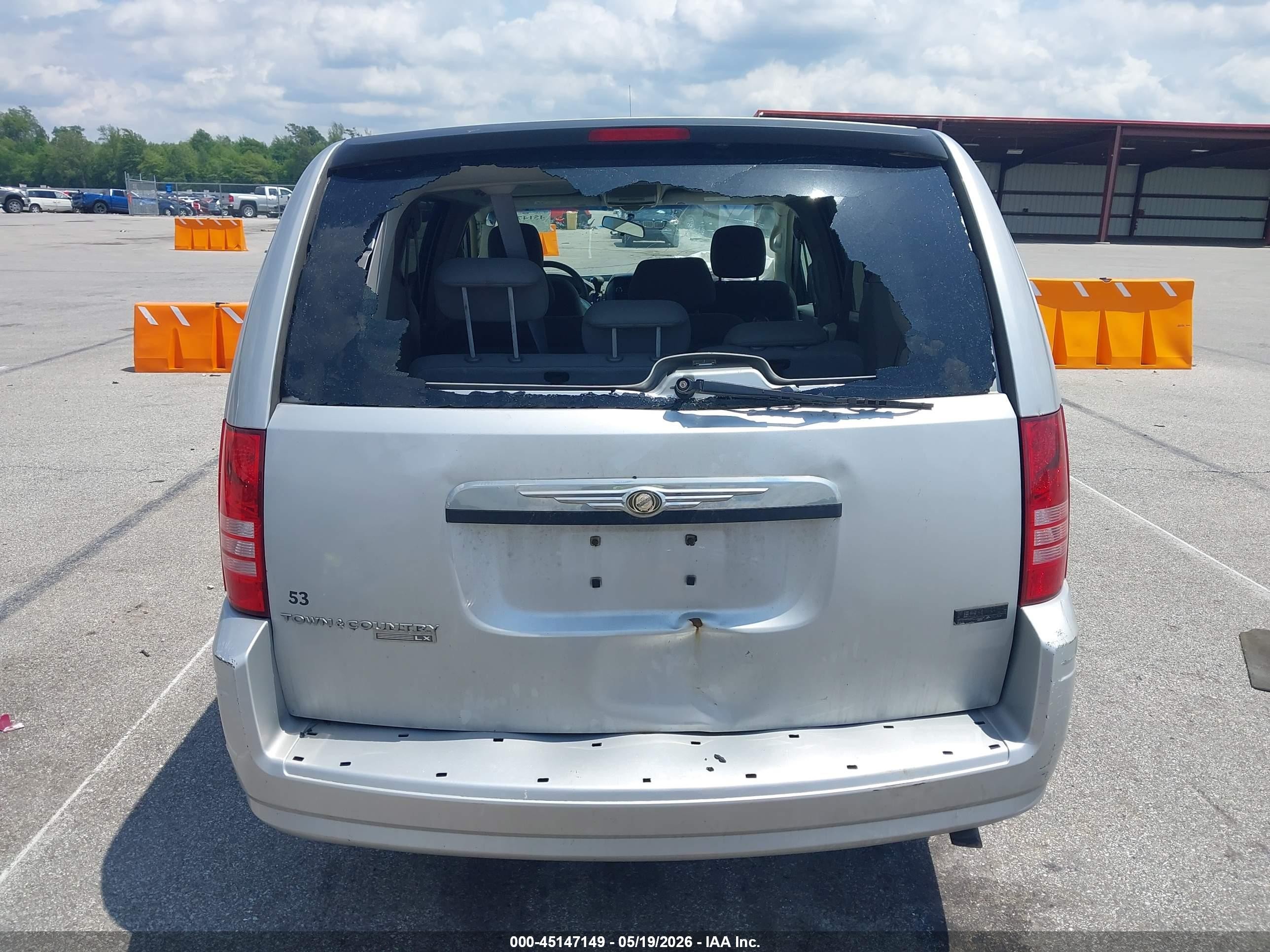 2008 Chrysler Town & Country Lx Серебряный vin: 2A8HR44H68R703323