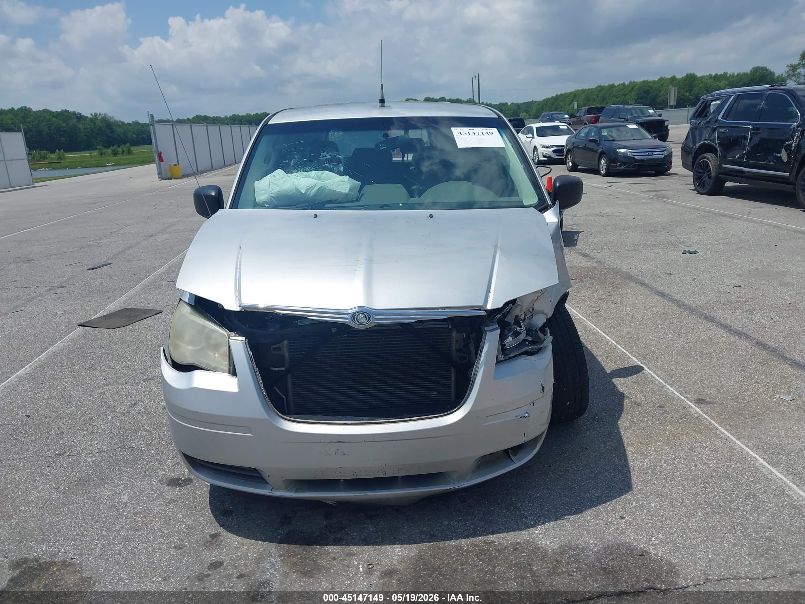 2008 Chrysler Town & Country Lx Серебряный vin: 2A8HR44H68R703323