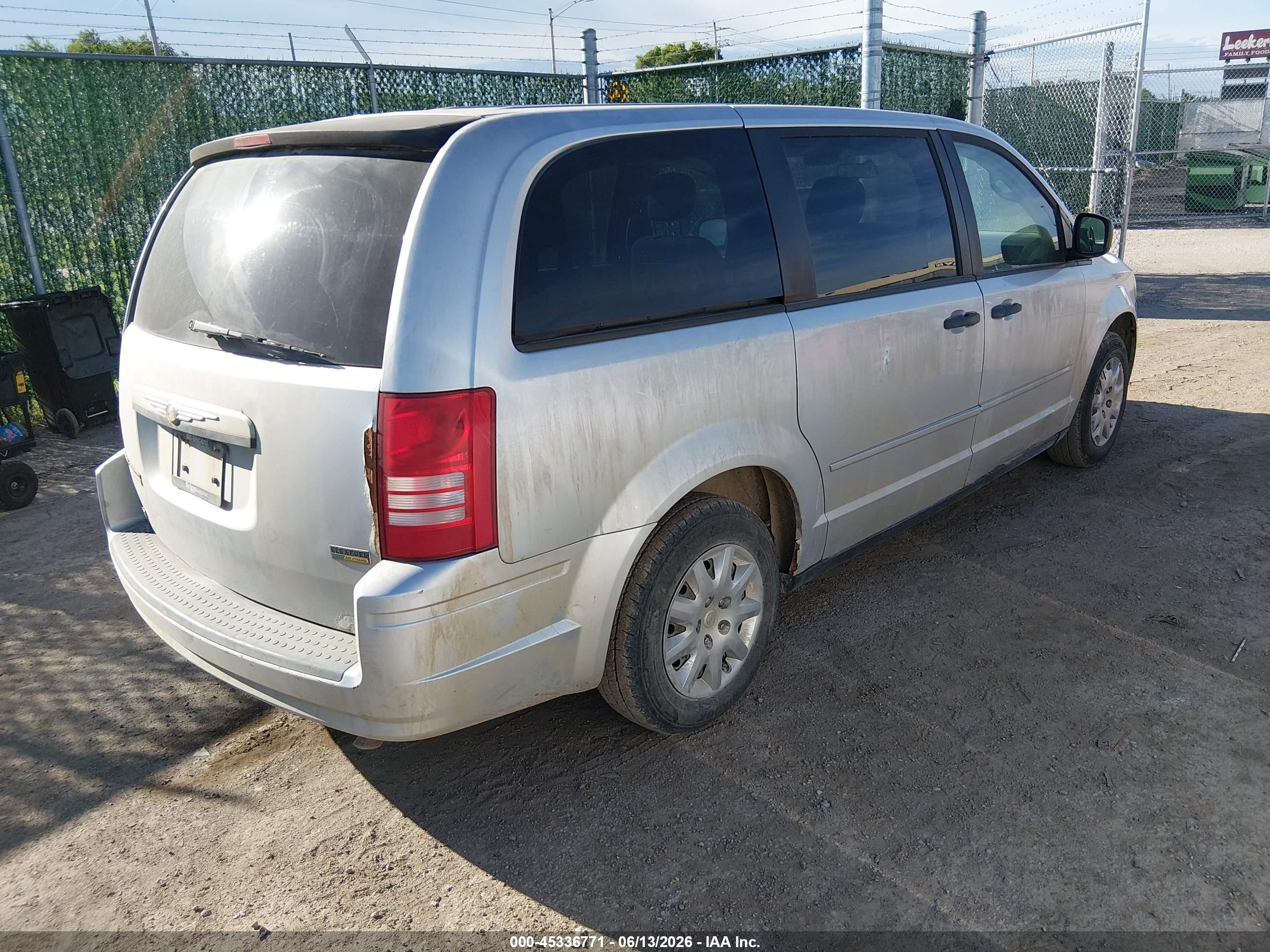 2008 Chrysler Town & Country Lx Silver vin: 2A8HR44H78R674964