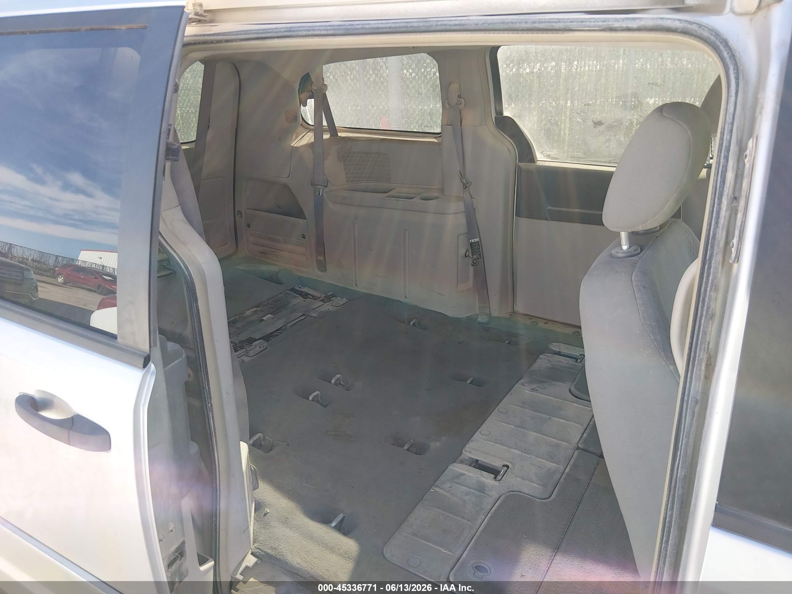 2008 Chrysler Town & Country Lx Silver vin: 2A8HR44H78R674964