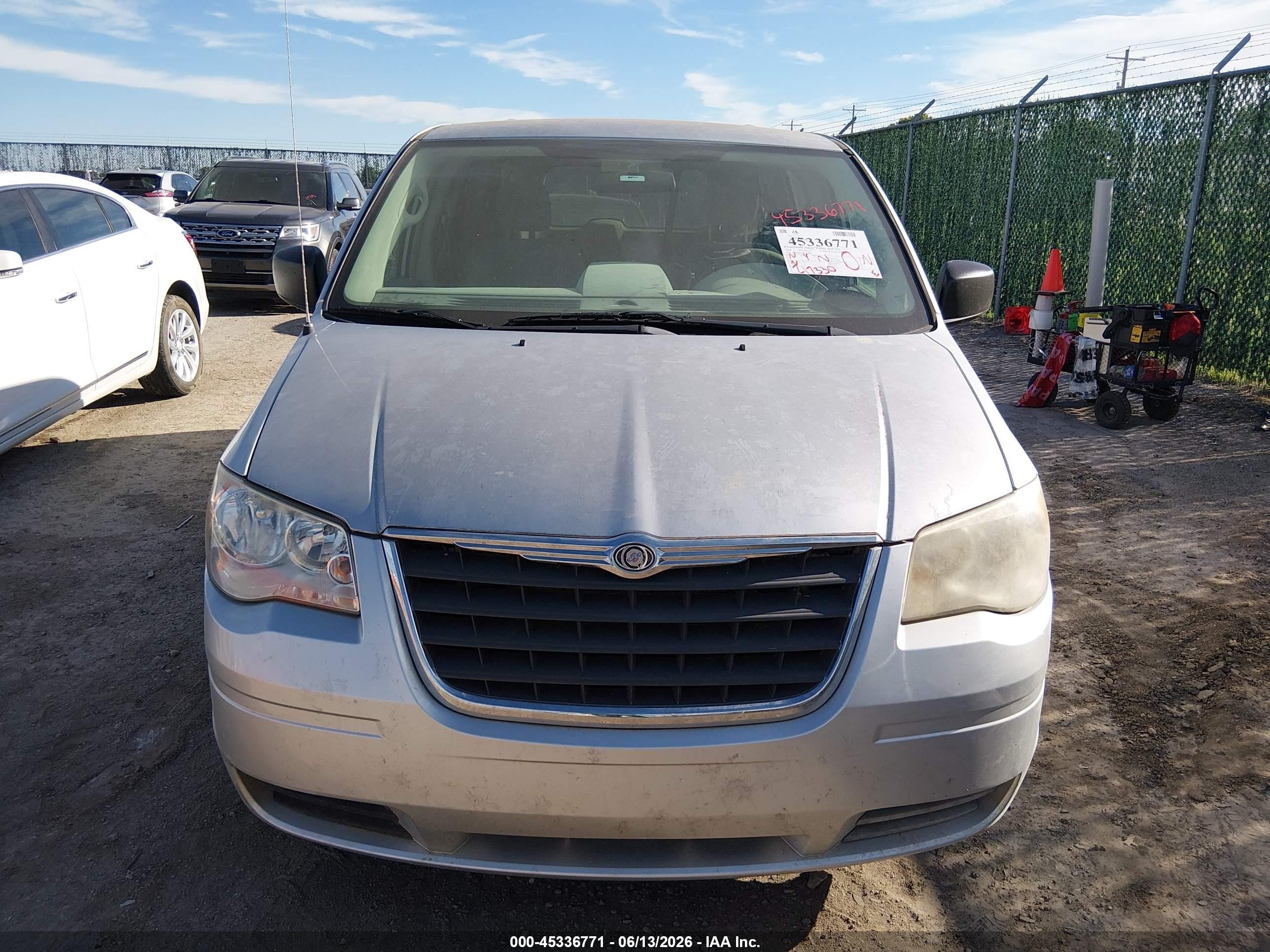 2008 Chrysler Town & Country Lx Silver vin: 2A8HR44H78R674964