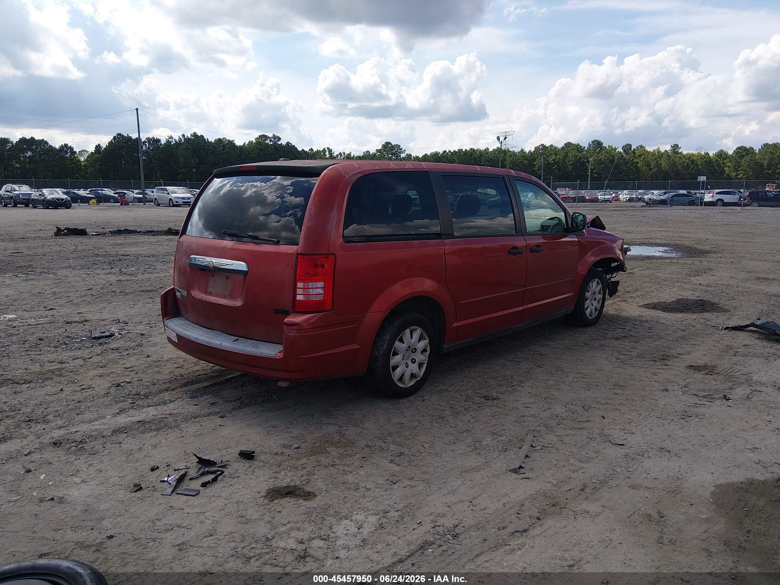 2008 Chrysler Town & Country Lx Red vin: 2A8HR44H88R800099