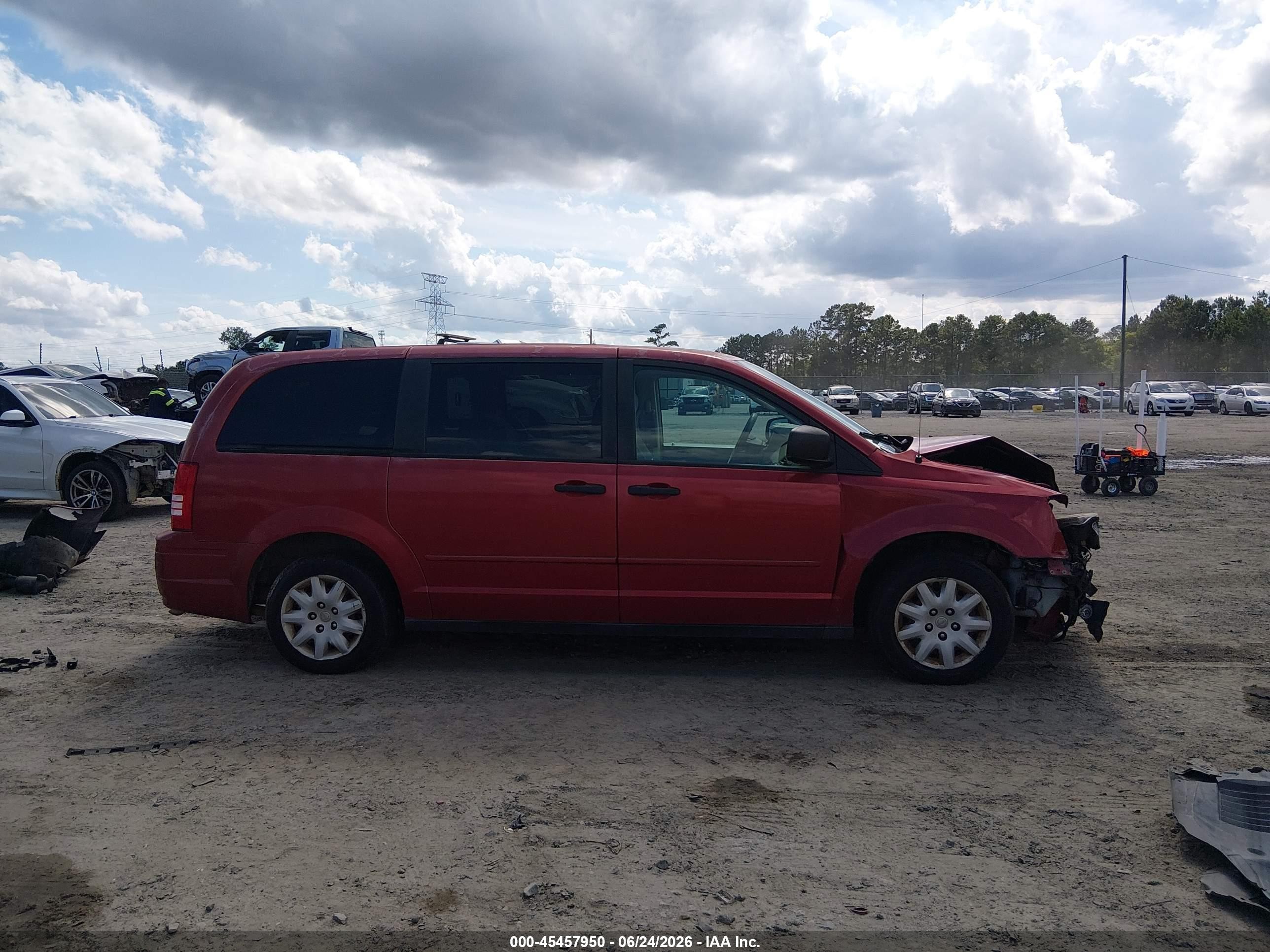 2008 Chrysler Town & Country Lx Red vin: 2A8HR44H88R800099