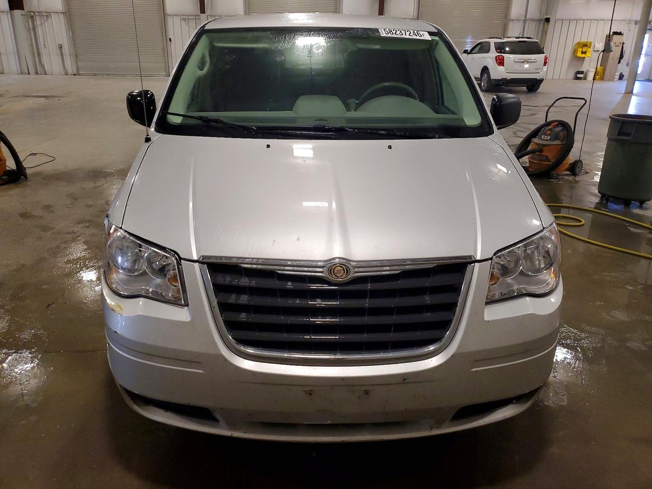 2008 Chrysler Town & Country Lx Серебряный vin: 2A8HR44H98R748868