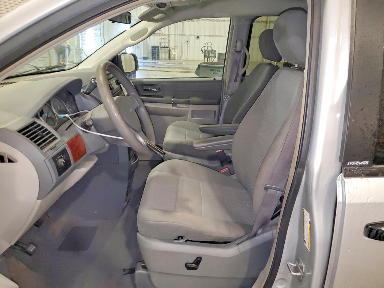 2008 Chrysler Town & Country Lx Серебряный vin: 2A8HR44H98R748868