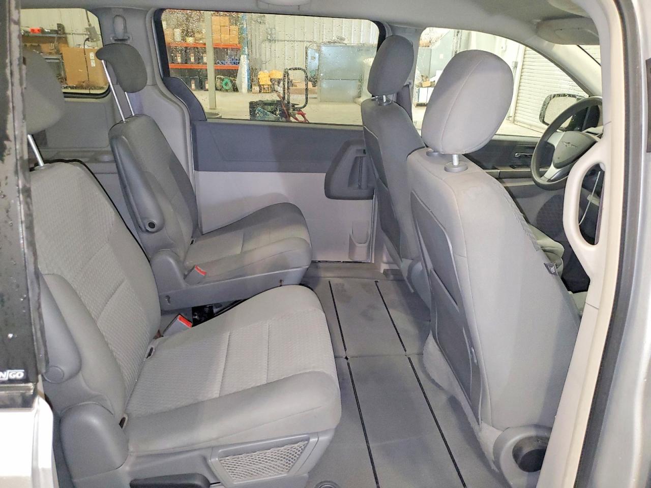 2008 Chrysler Town & Country Lx Серебряный vin: 2A8HR44H98R748868