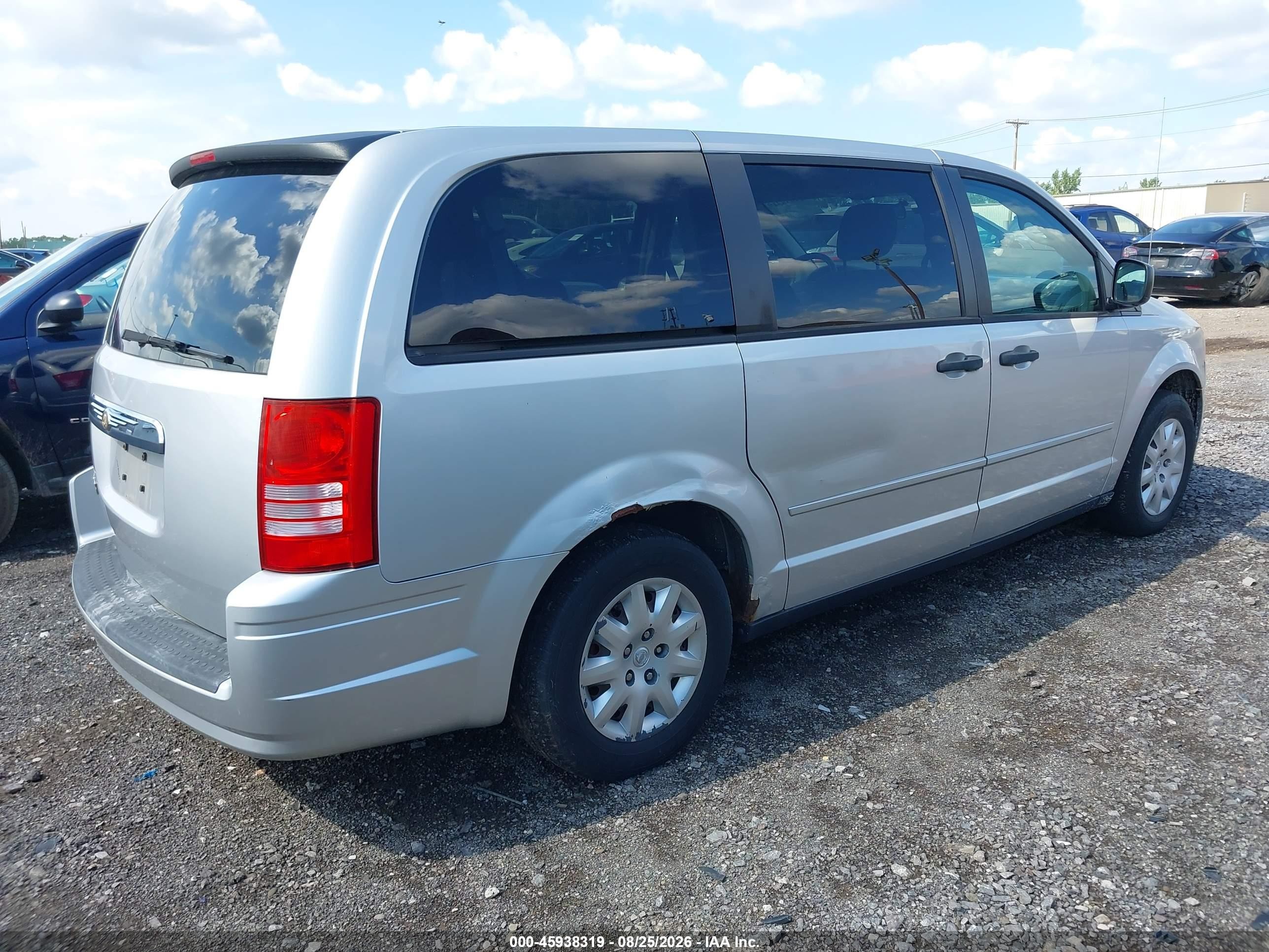 2008 Chrysler Town & Country Lx Silver vin: 2A8HR44H98R768845