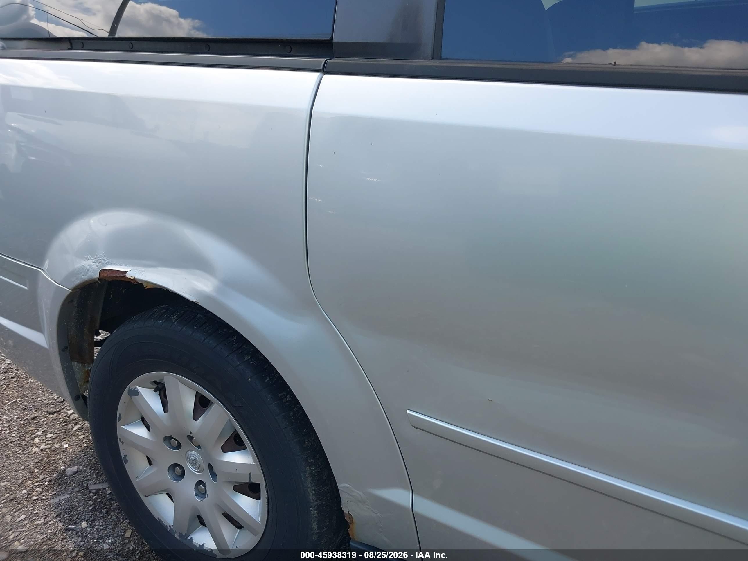 2008 Chrysler Town & Country Lx Silver vin: 2A8HR44H98R768845