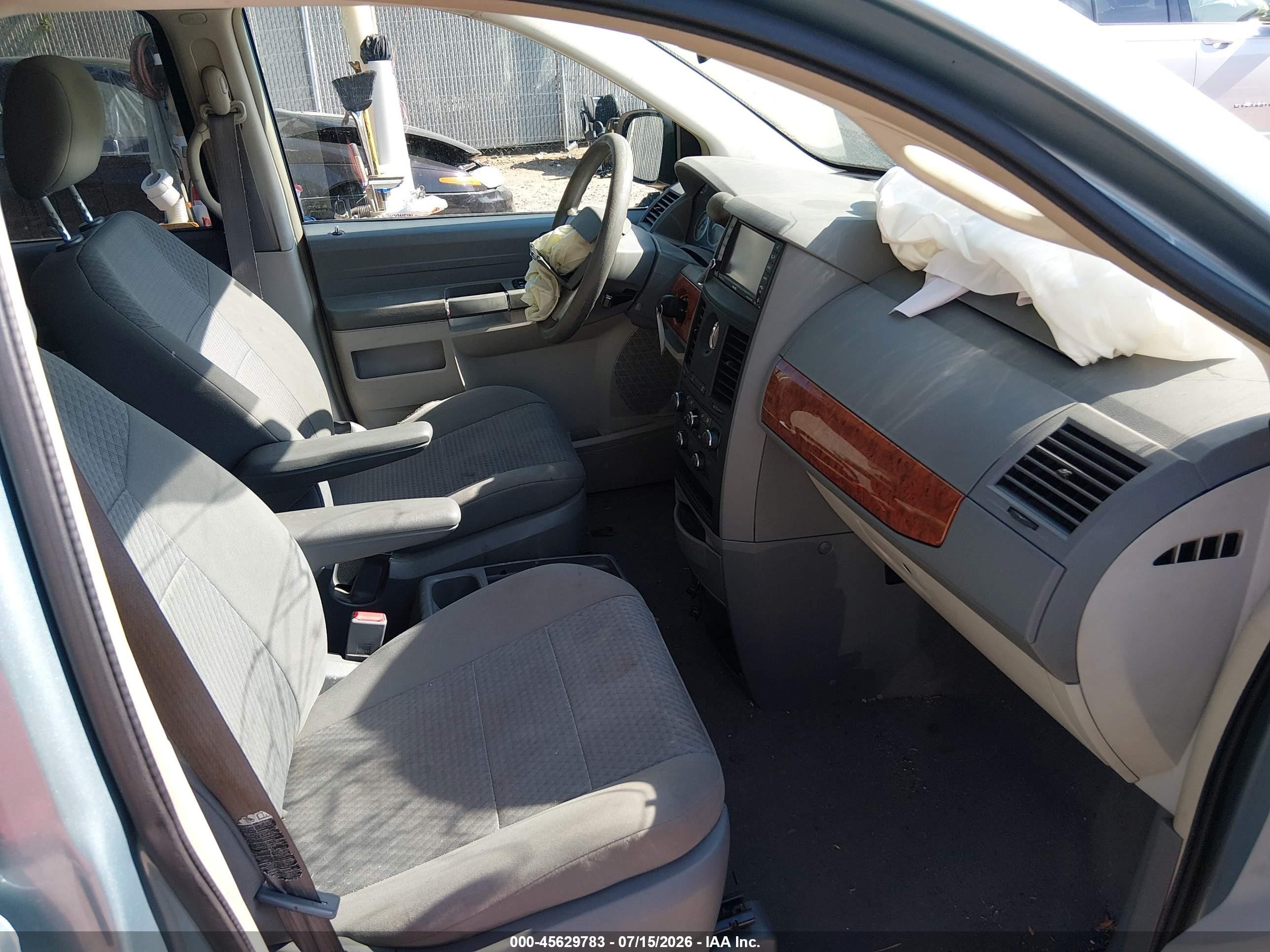 2008 Chrysler Town & Country Lx Silver vin: 2A8HR44HX8R773049