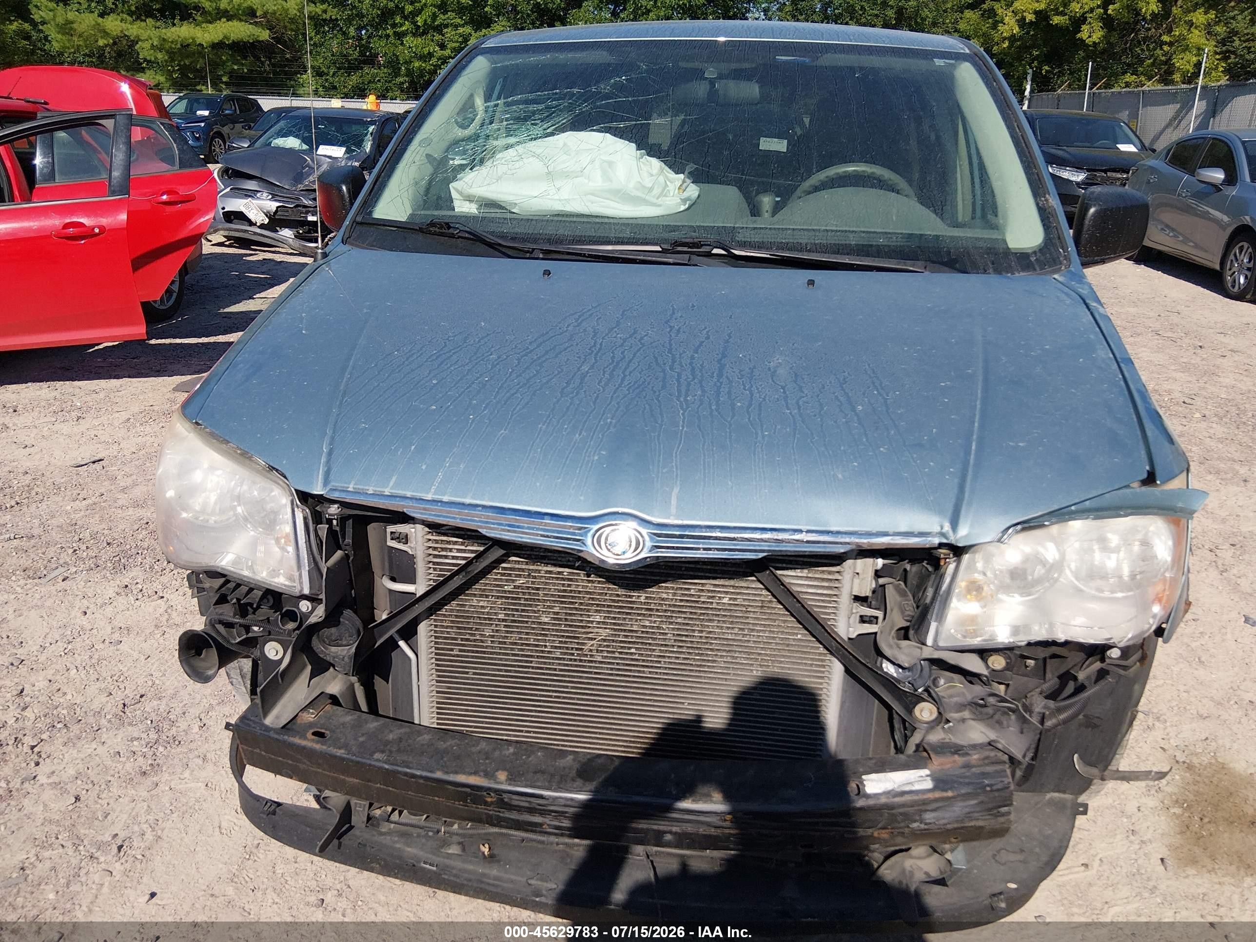 2008 Chrysler Town & Country Lx Silver vin: 2A8HR44HX8R773049