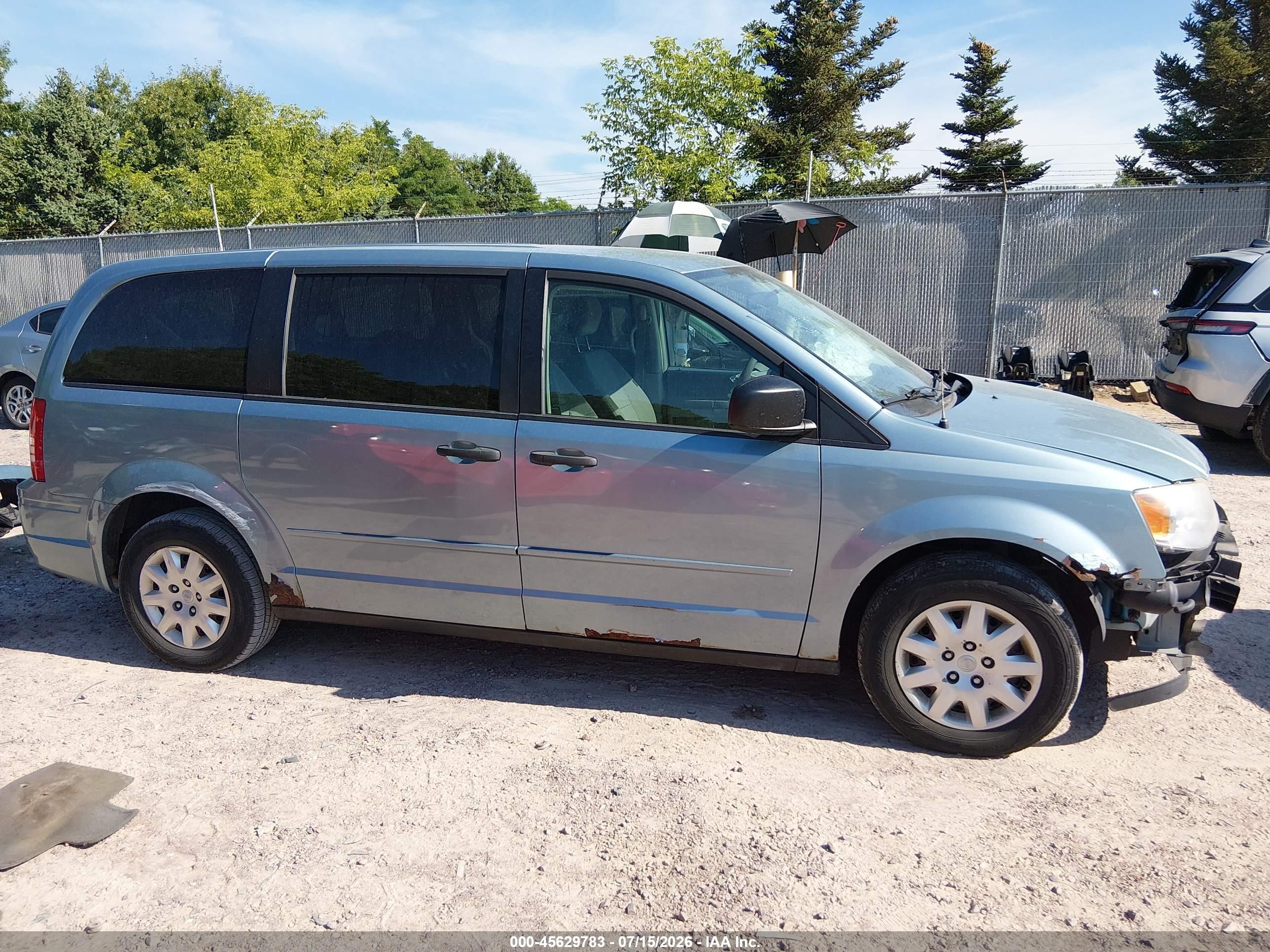 2008 Chrysler Town & Country Lx Silver vin: 2A8HR44HX8R773049
