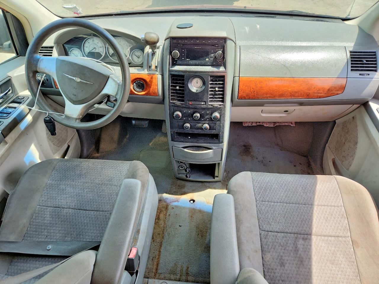 2008 Chrysler Town & Country Lx Красный vin: 2A8HR44HX8R799392