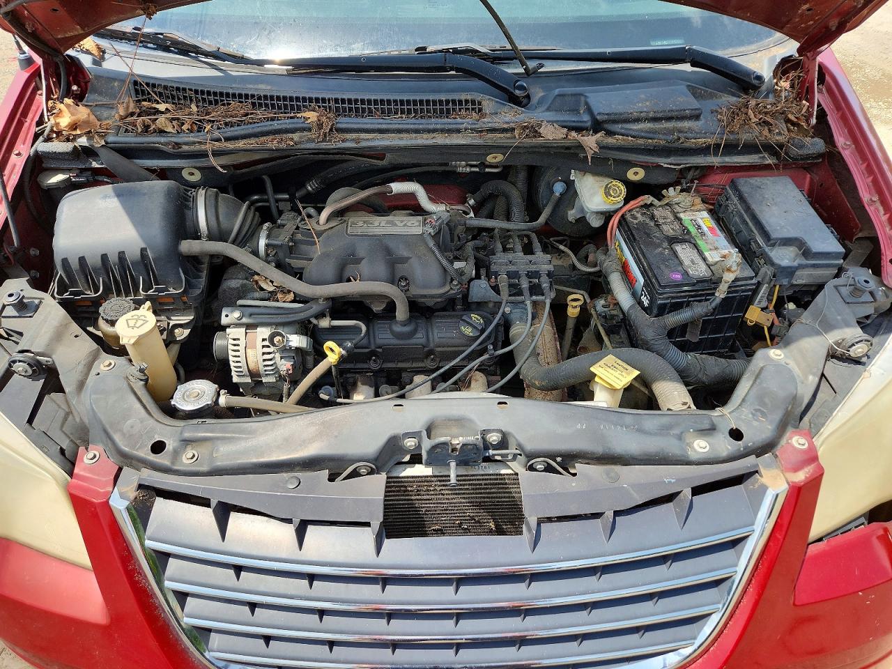 2008 Chrysler Town & Country Lx Красный vin: 2A8HR44HX8R799392