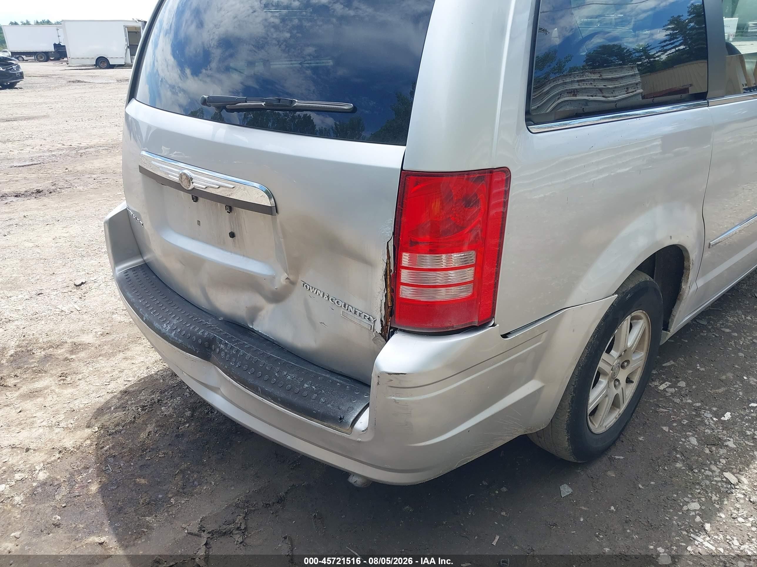 2009 Chrysler Town & Country Touring Silver vin: 2A8HR54109R522423