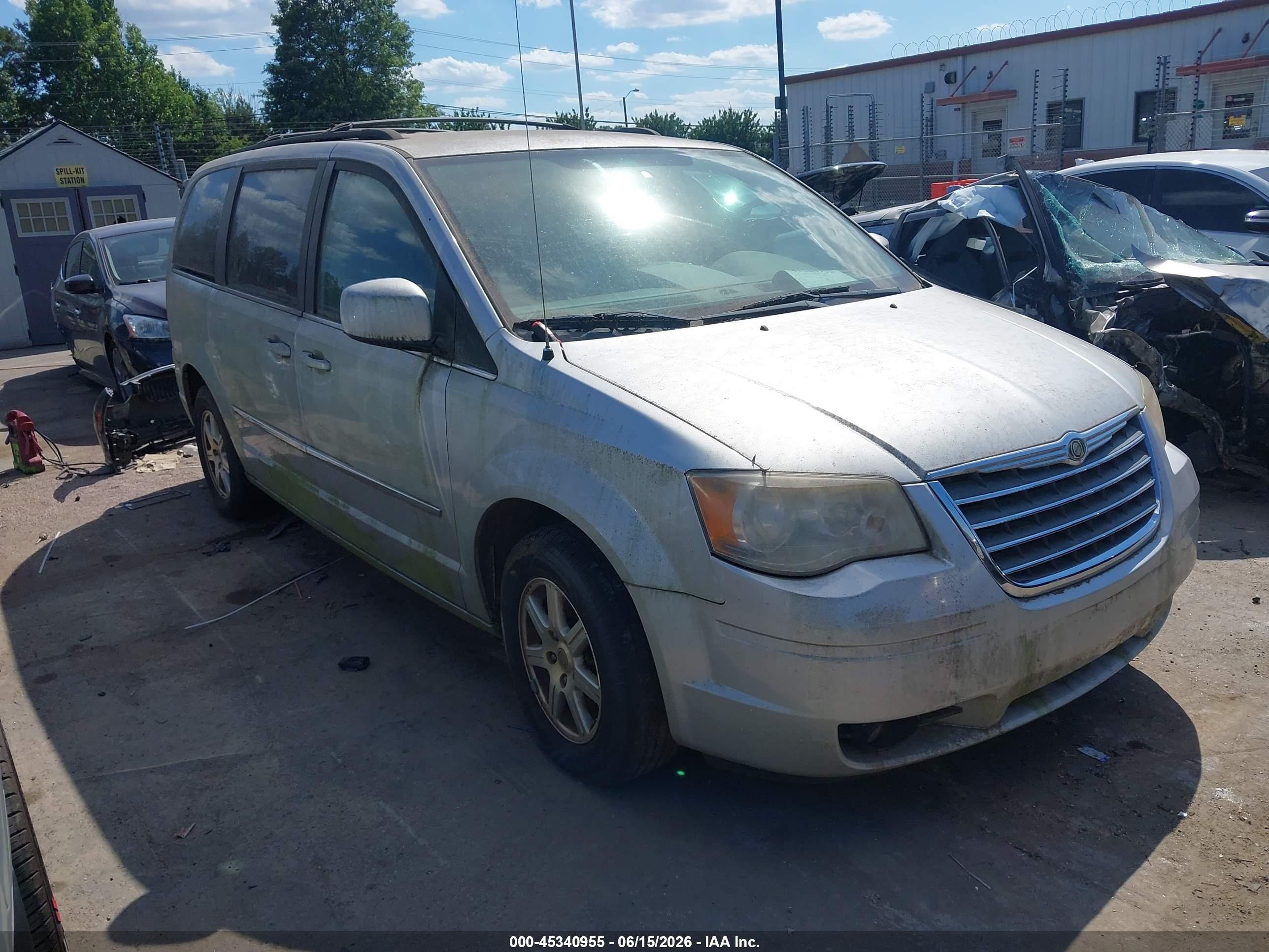 2009 Chrysler Town & Country Touring Silver vin: 2A8HR54109R553364