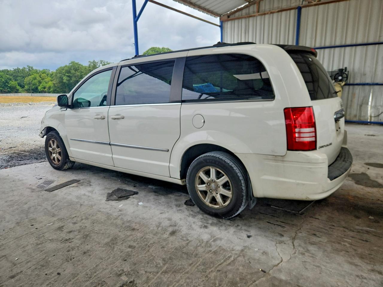 2009 Chrysler Town & Country Touring White vin: 2A8HR54109R569709