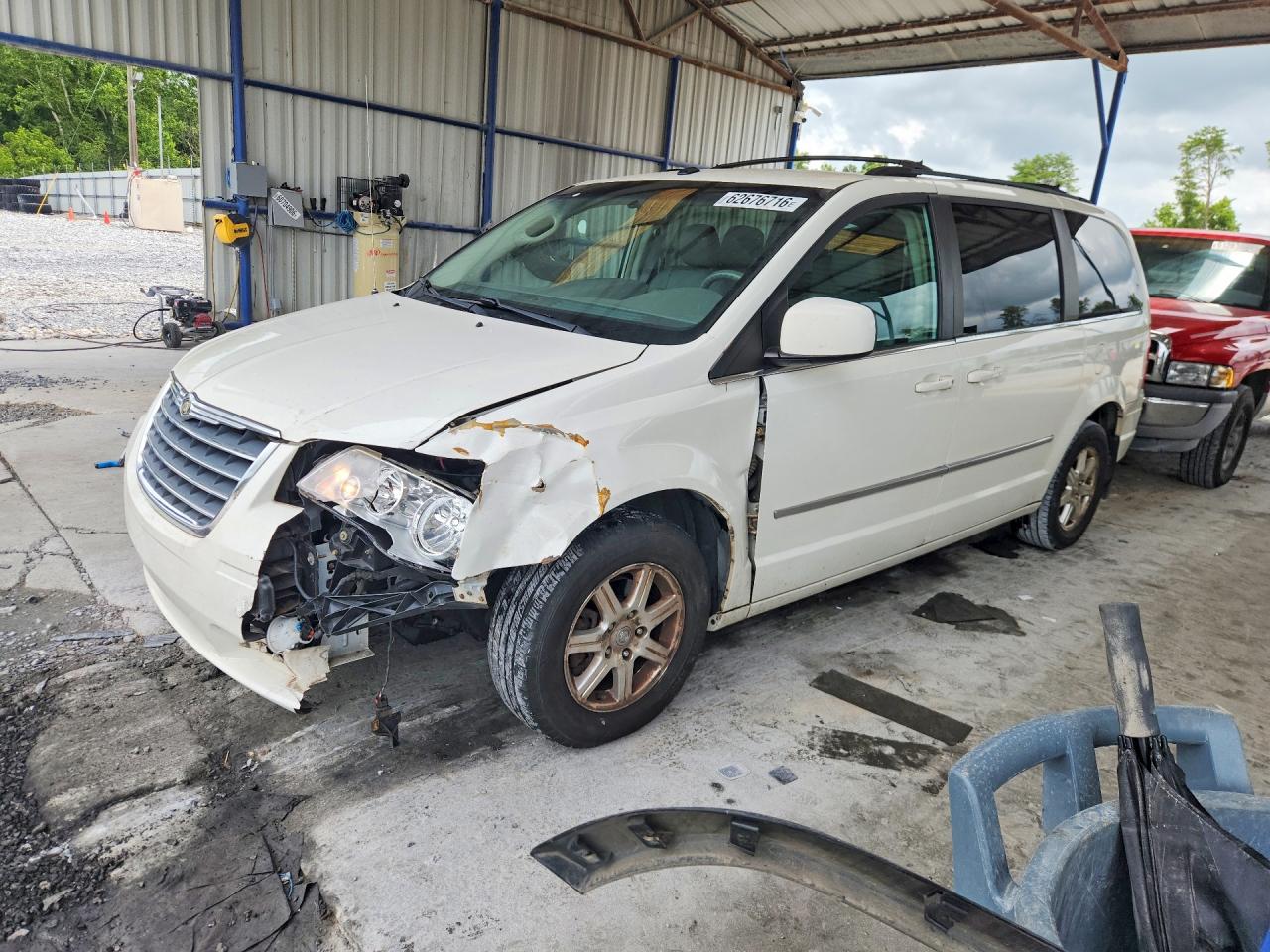 2009 Chrysler Town & Country Touring White vin: 2A8HR54109R569709