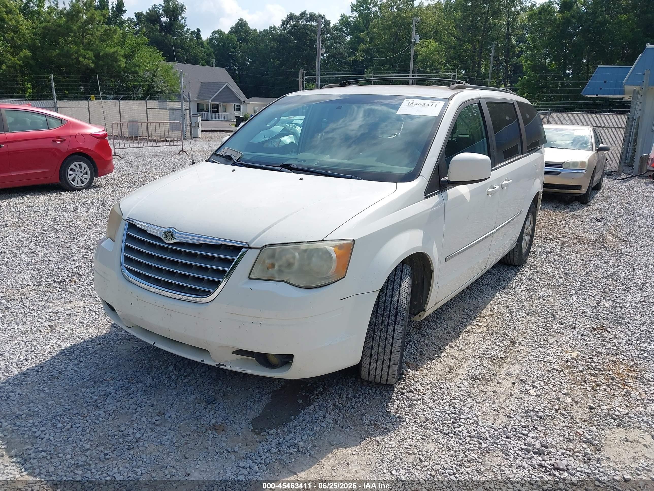 2009 Chrysler Town & Country Touring White vin: 2A8HR54109R609061