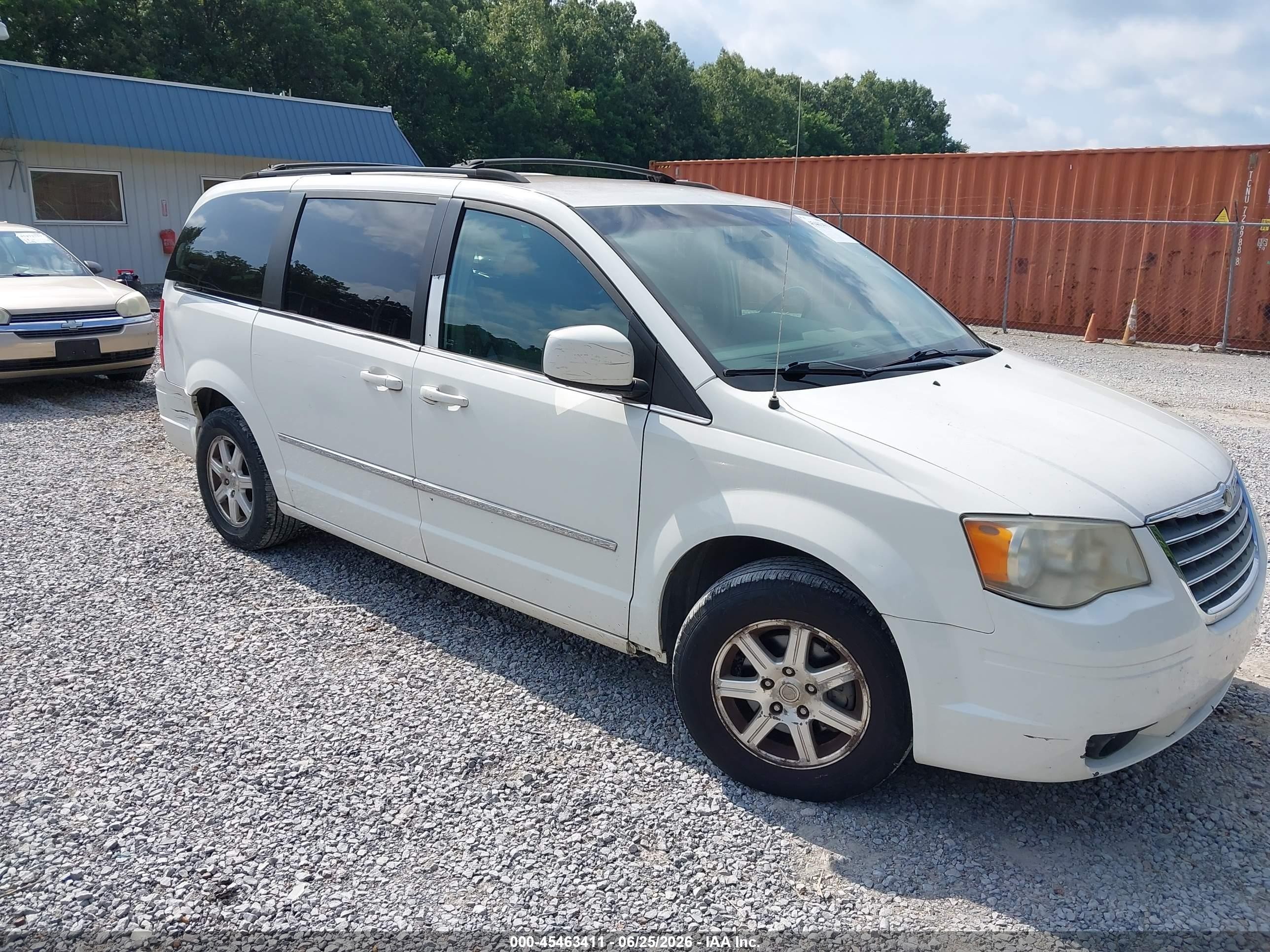 2009 Chrysler Town & Country Touring White vin: 2A8HR54109R609061