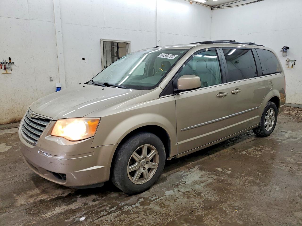 2009 Chrysler Town & Country Touring Gold vin: 2A8HR54109R635160
