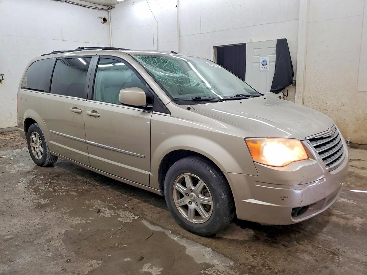 2009 Chrysler Town & Country Touring Gold vin: 2A8HR54109R635160