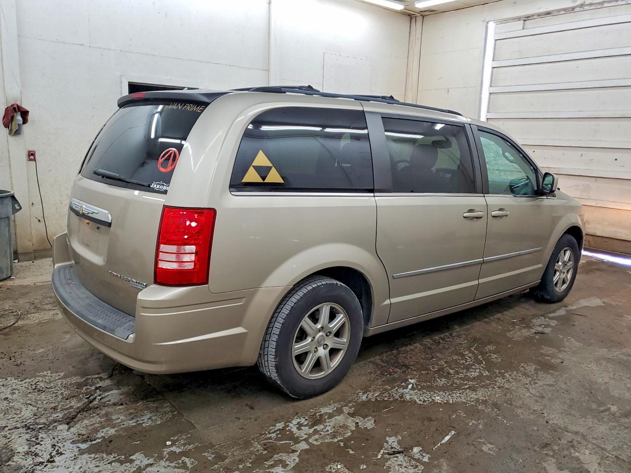 2009 Chrysler Town & Country Touring Gold vin: 2A8HR54109R635160
