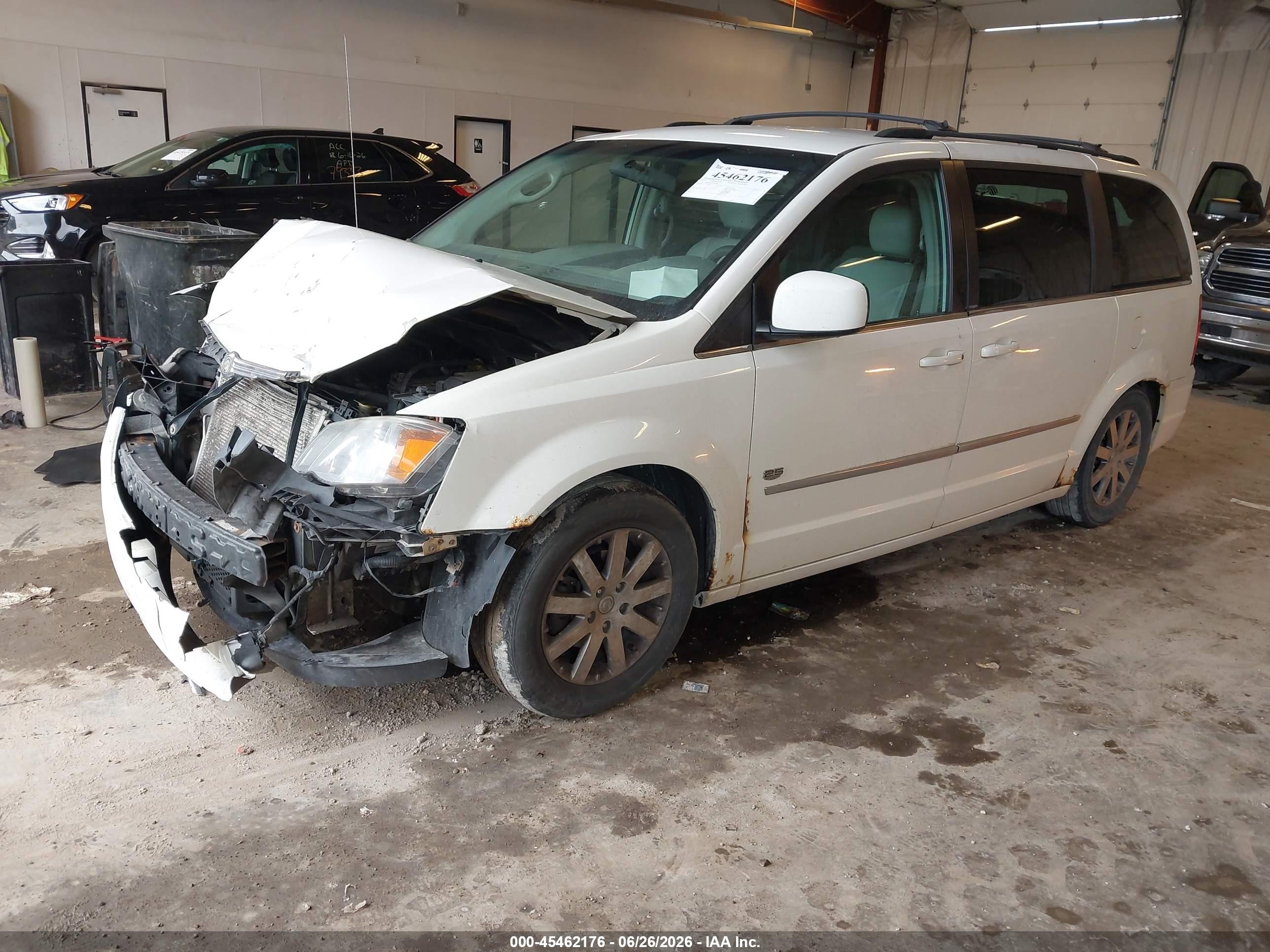 2009 Chrysler Town & Country Touring White vin: 2A8HR54109R674864